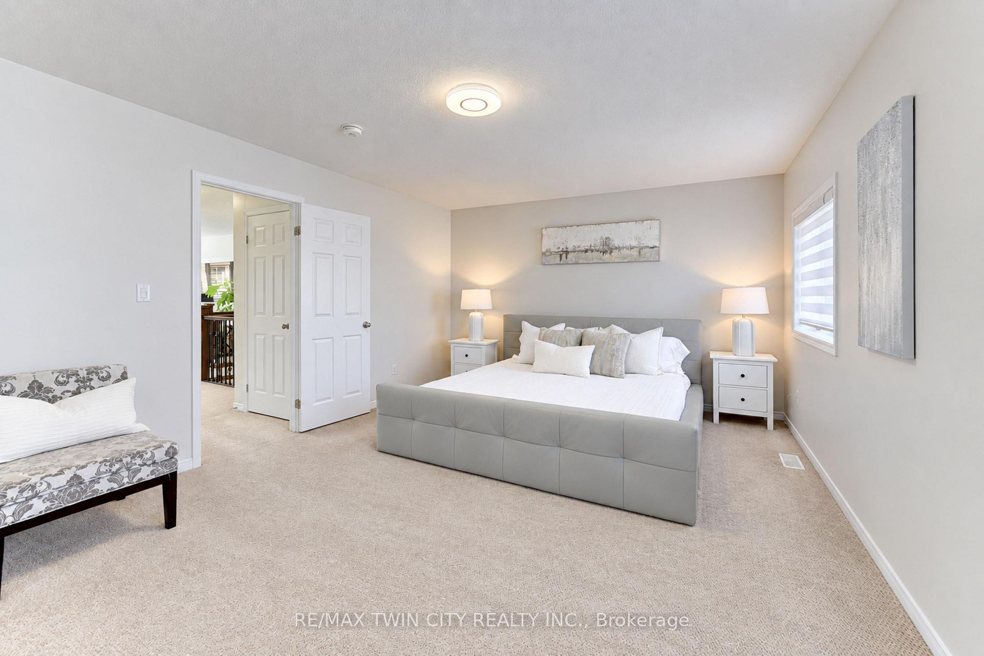Photo 35 of 541 Brittania Crescent, Kitchener, Huron Park — HOMEH