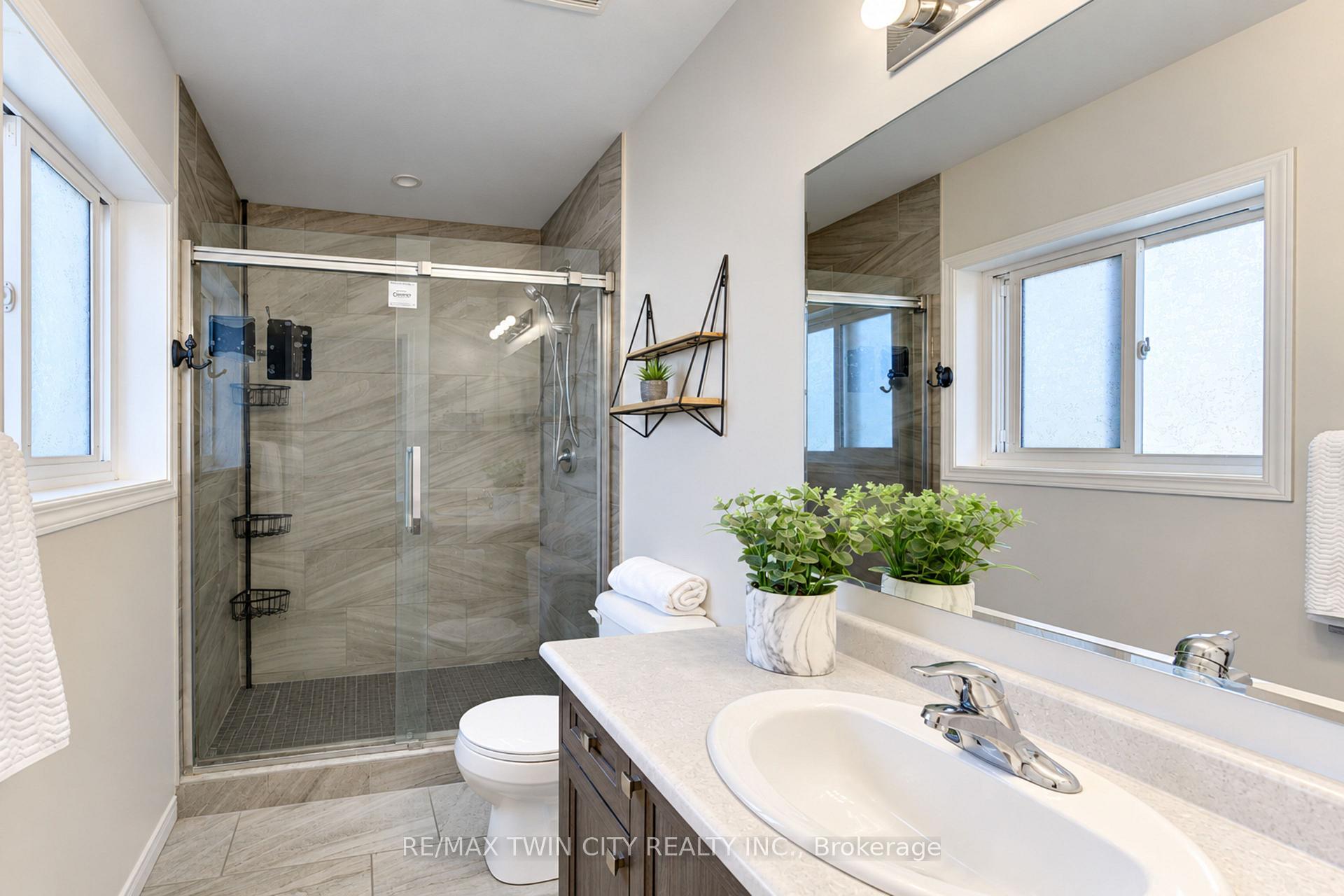 Photo 37 of 541 Brittania Crescent, Kitchener, Huron Park — HOMEH