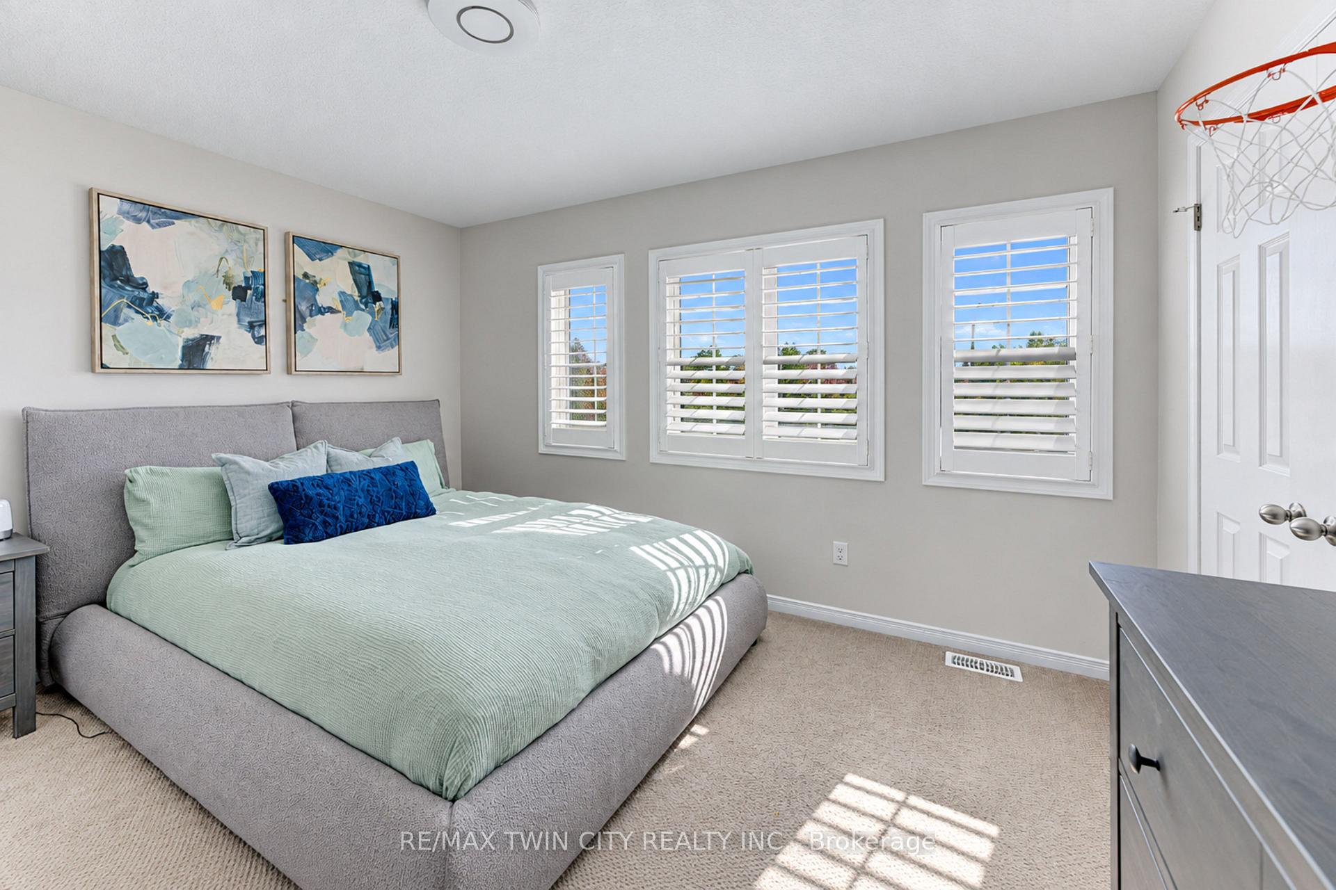 Photo 38 of 541 Brittania Crescent, Kitchener, Huron Park — HOMEH