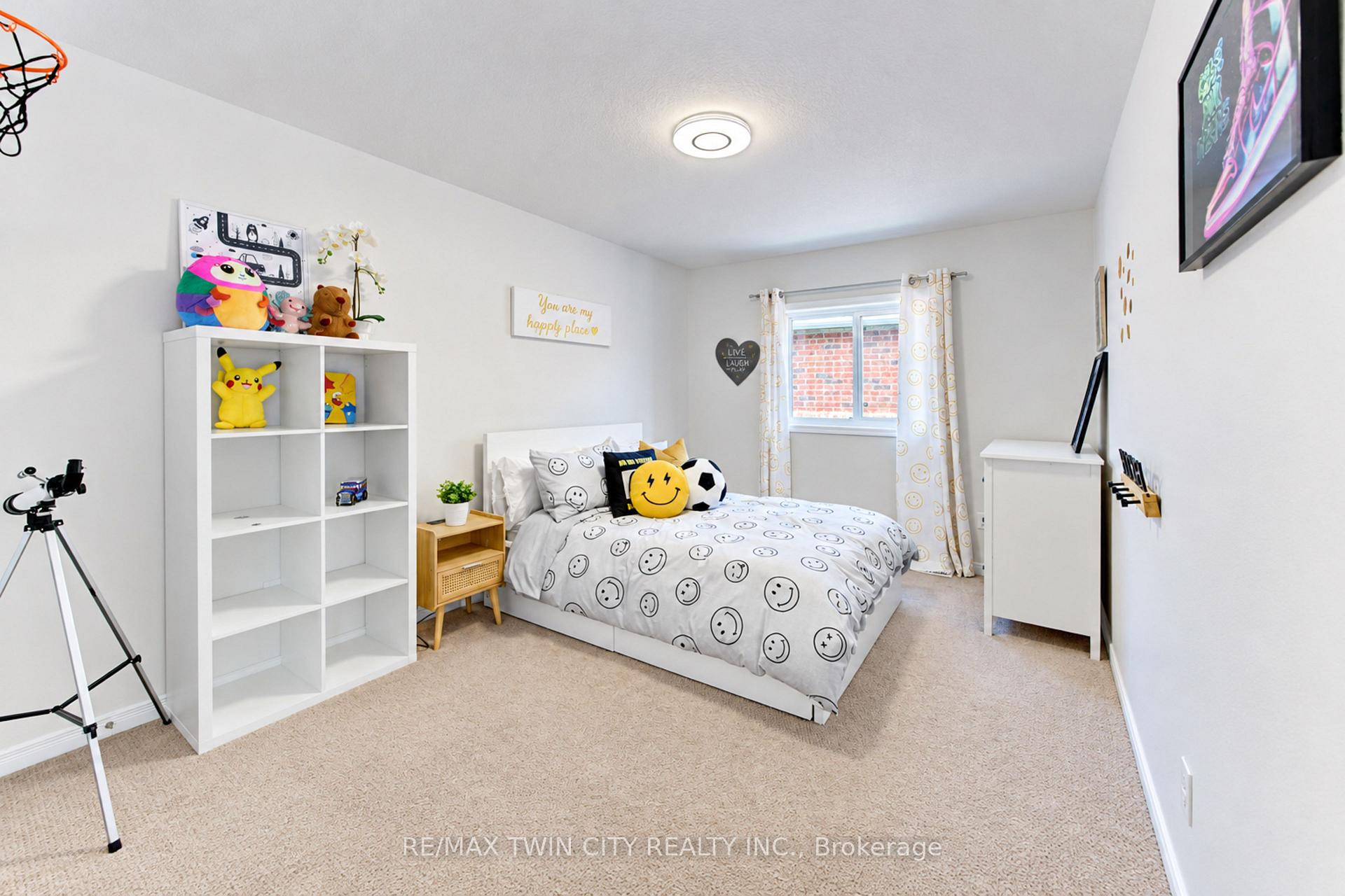 Photo 39 of 541 Brittania Crescent, Kitchener, Huron Park — HOMEH