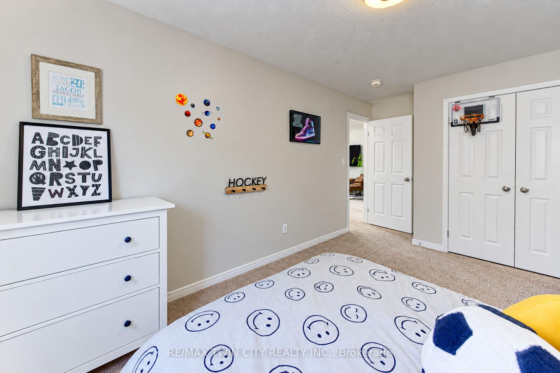 Photo 40 of 541 Brittania Crescent, Kitchener, Huron Park — HOMEH