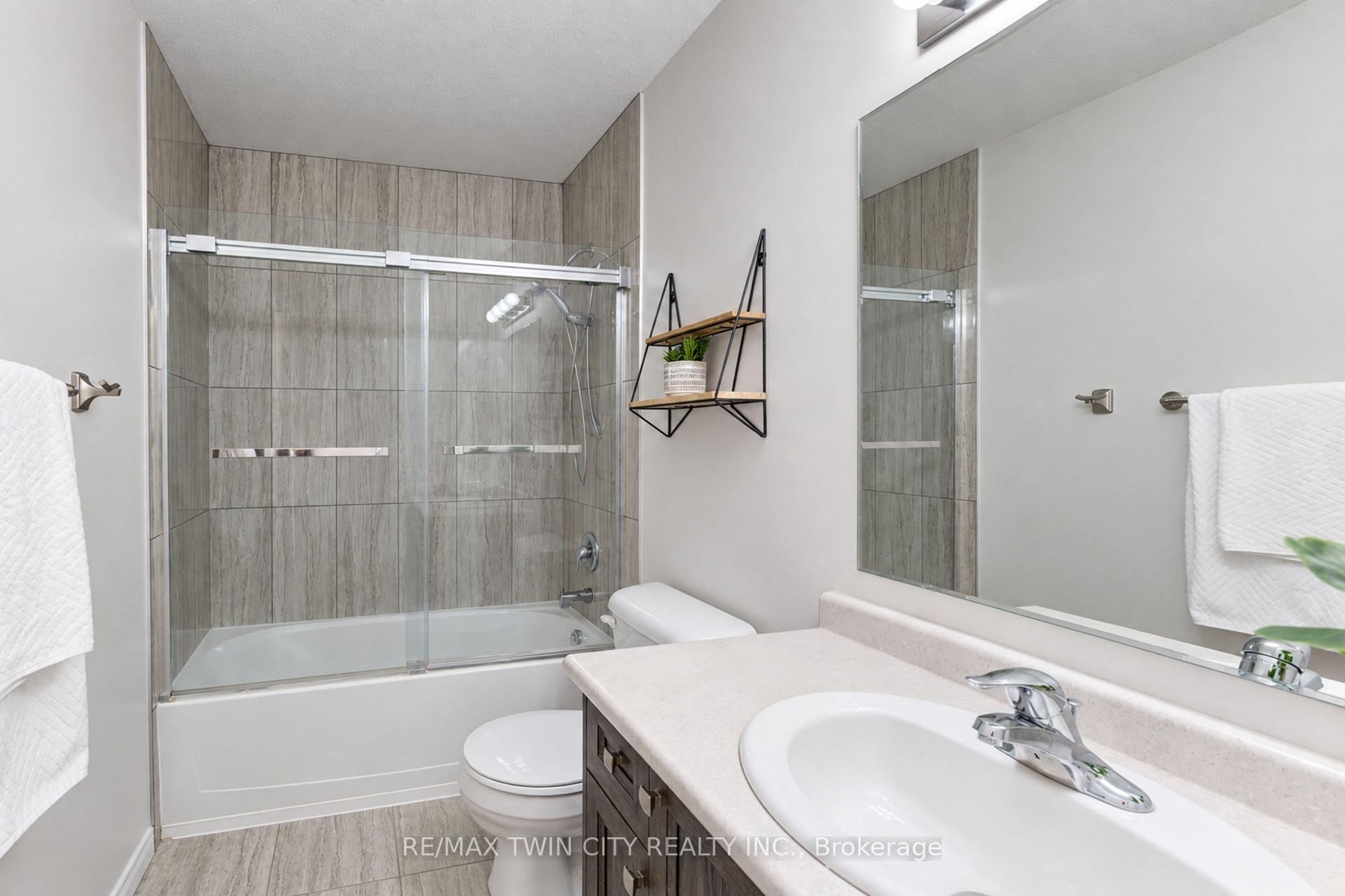 Photo 41 of 541 Brittania Crescent, Kitchener, Huron Park — HOMEH