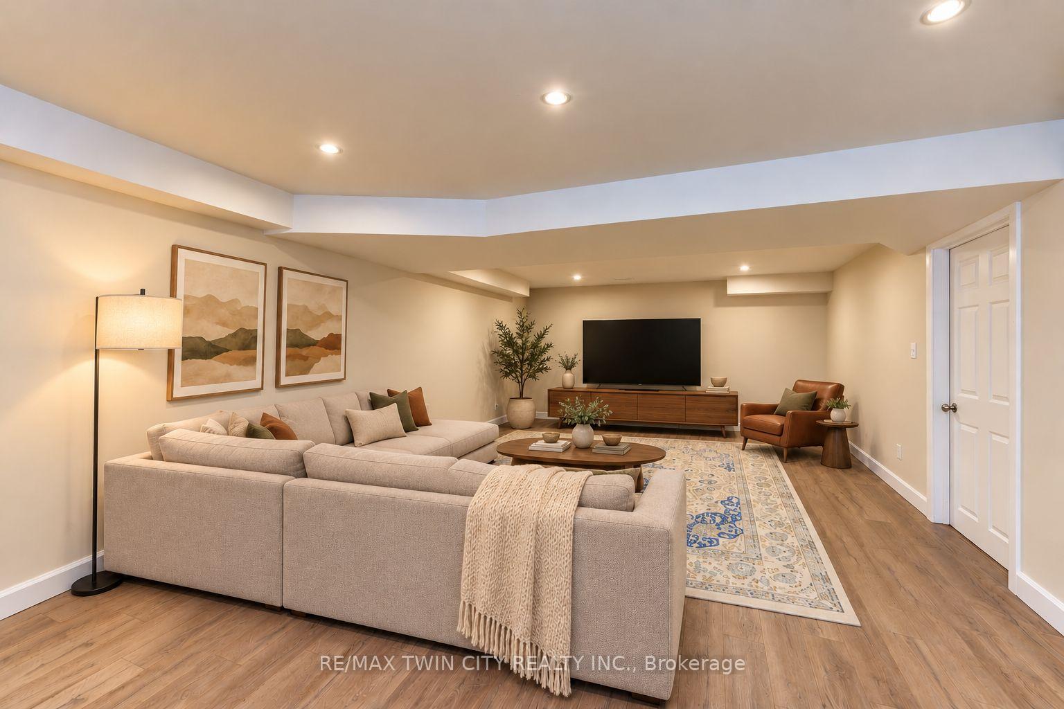 Photo 42 of 541 Brittania Crescent, Kitchener, Huron Park — HOMEH