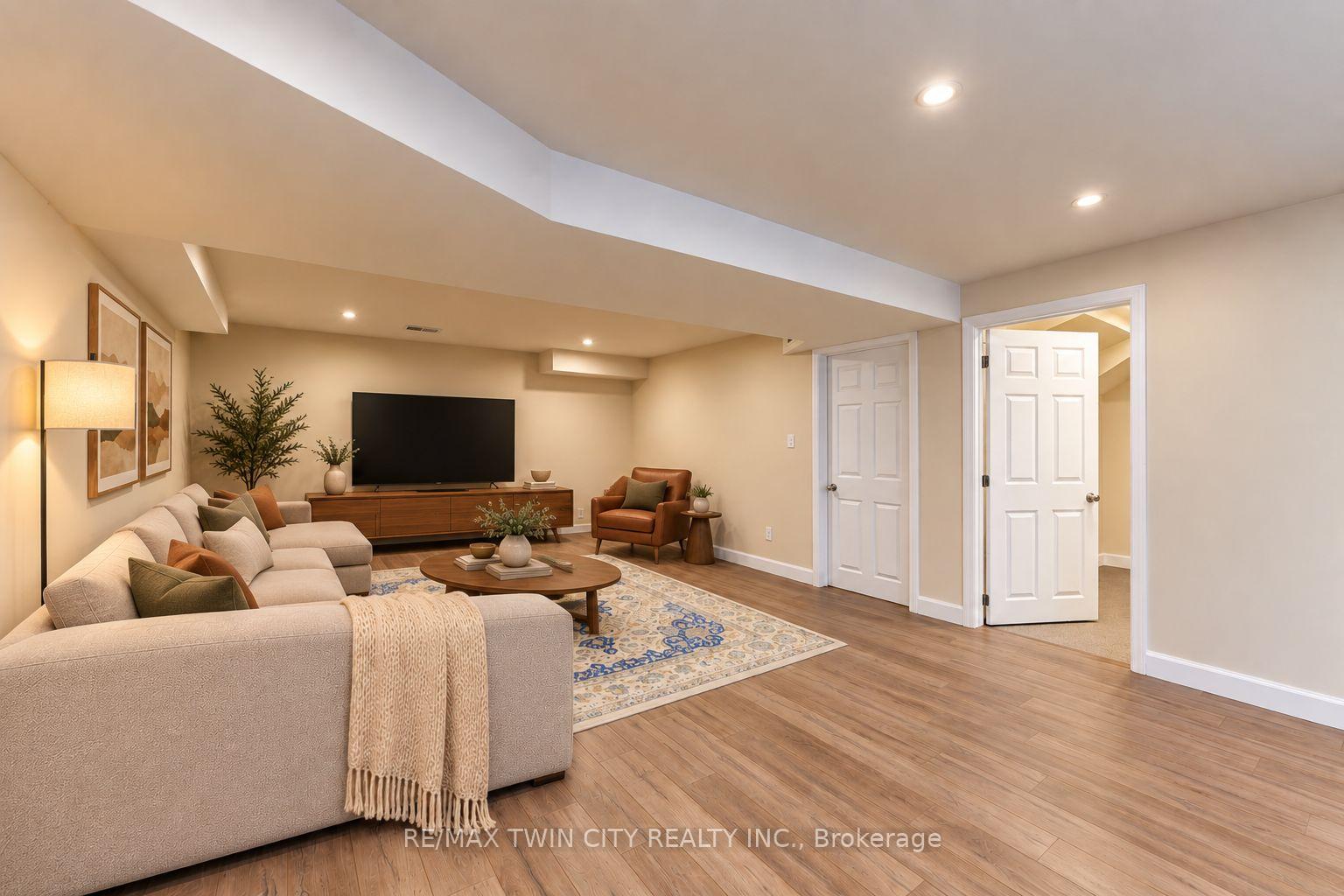 Photo 44 of 541 Brittania Crescent, Kitchener, Huron Park — HOMEH