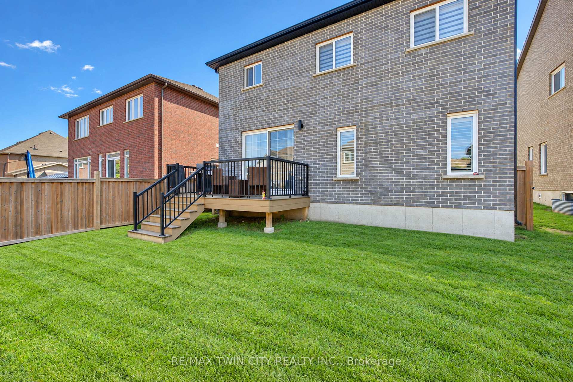 Photo 48 of 541 Brittania Crescent, Kitchener, Huron Park — HOMEH