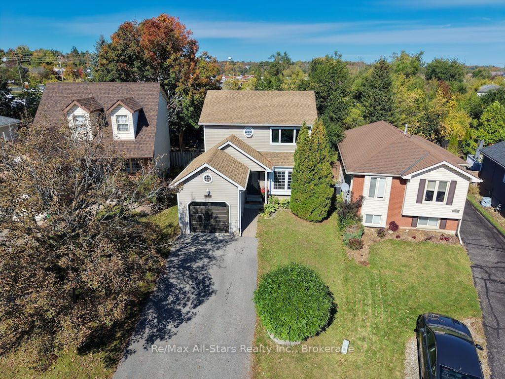Photo 2 of 1118 Huntington Circle, Peterborough, Otonabee Ward 1 — HOMEH