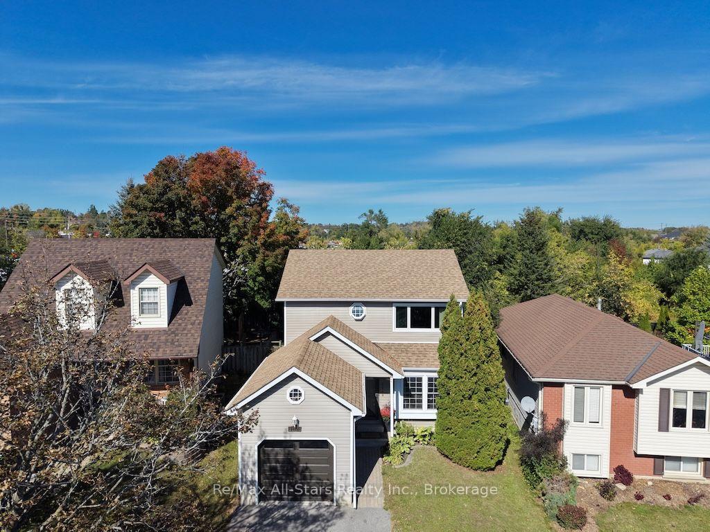 Photo 4 of 1118 Huntington Circle, Peterborough, Otonabee Ward 1 — HOMEH