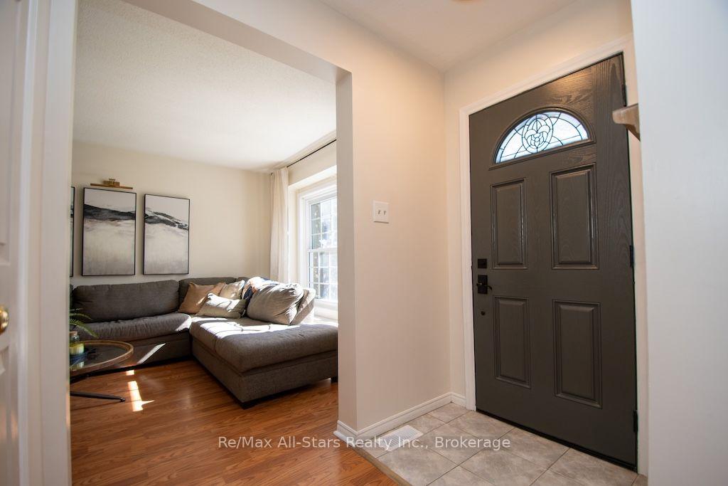 Photo 6 of 1118 Huntington Circle, Peterborough, Otonabee Ward 1 — HOMEH
