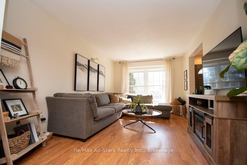 Photo 7 of 1118 Huntington Circle, Peterborough, Otonabee Ward 1 — HOMEH