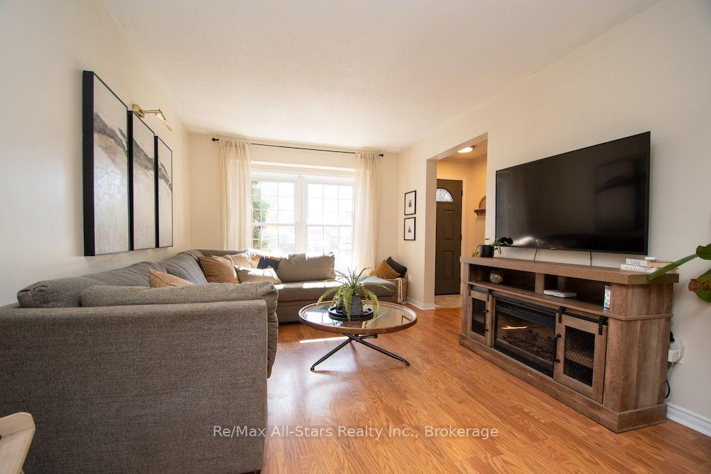 Photo 8 of 1118 Huntington Circle, Peterborough, Otonabee Ward 1 — HOMEH