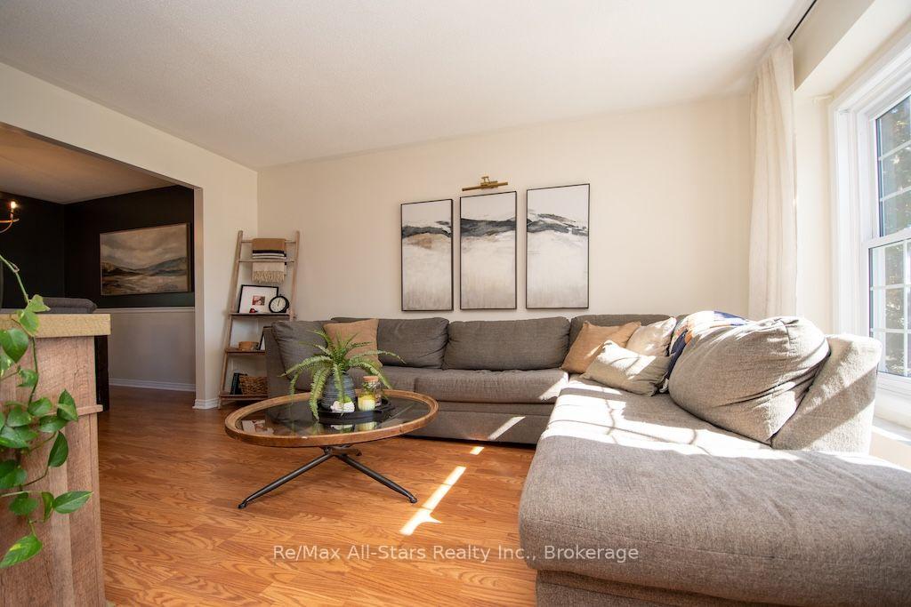 Photo 9 of 1118 Huntington Circle, Peterborough, Otonabee Ward 1 — HOMEH