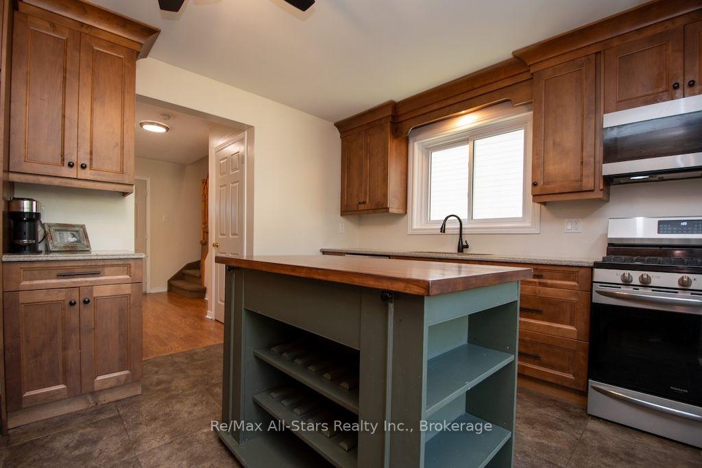 Photo 15 of 1118 Huntington Circle, Peterborough, Otonabee Ward 1 — HOMEH
