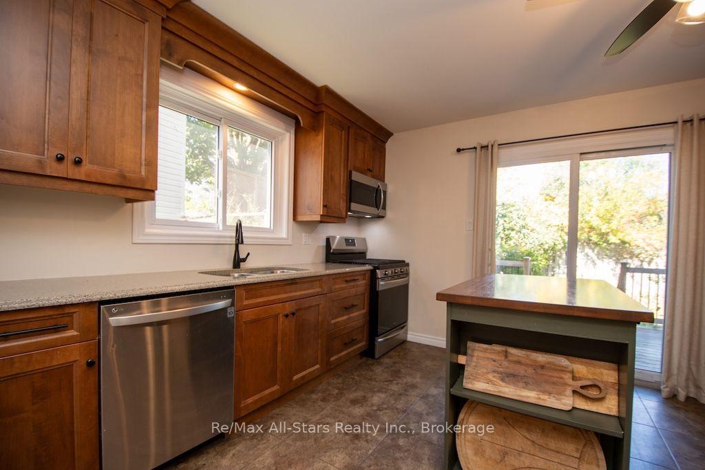 Photo 16 of 1118 Huntington Circle, Peterborough, Otonabee Ward 1 — HOMEH