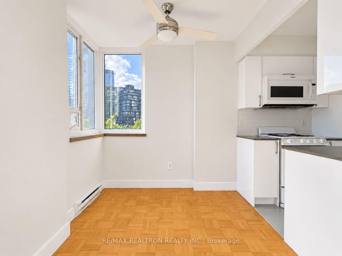 Photo 5 of Unit 707, 55 Isabella Street, Toronto, Church-Yonge Corridor — HOMEH