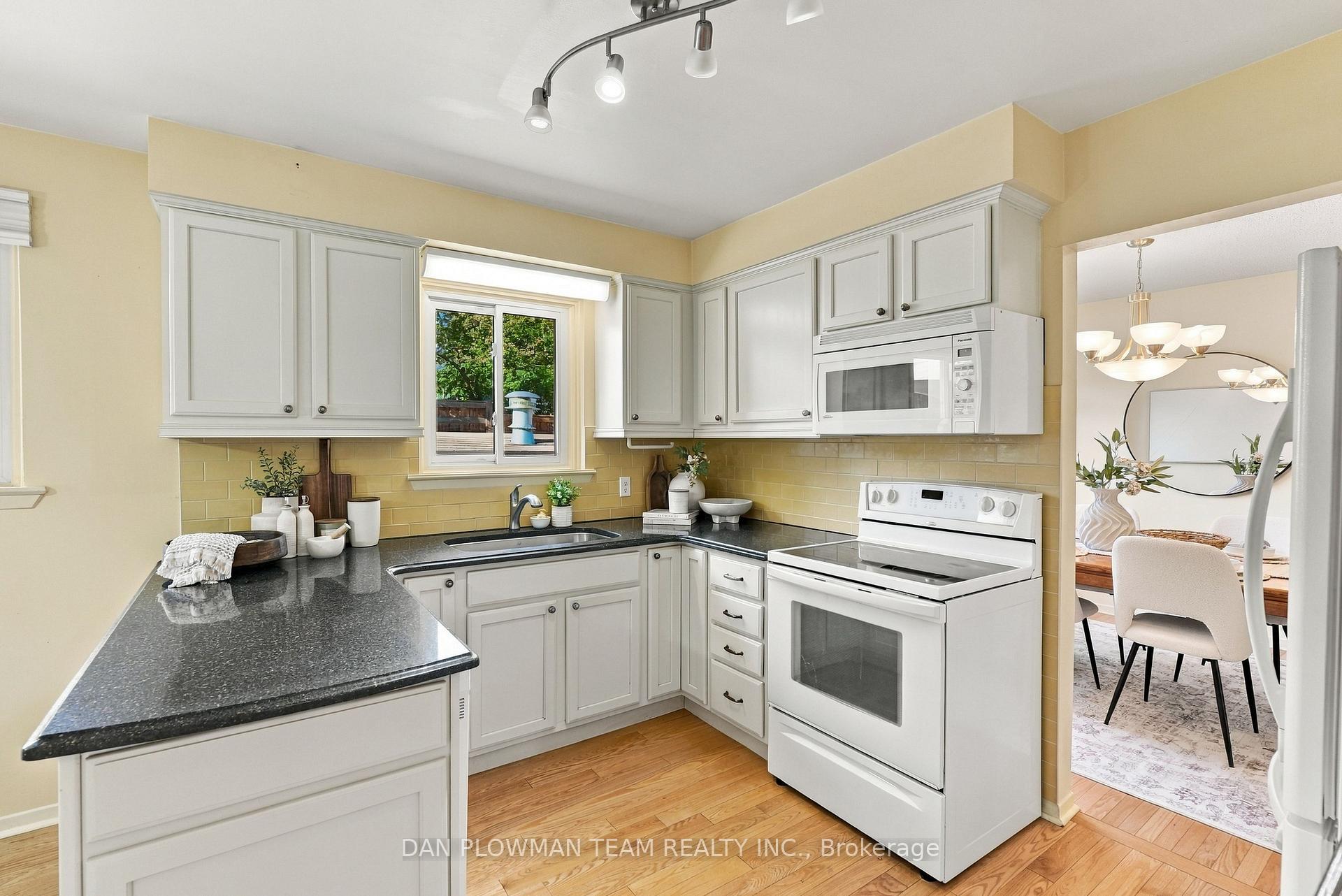 Photo 12 of 51 Rosalynne Avenue, Clarington, Bowmanville — HOMEH
