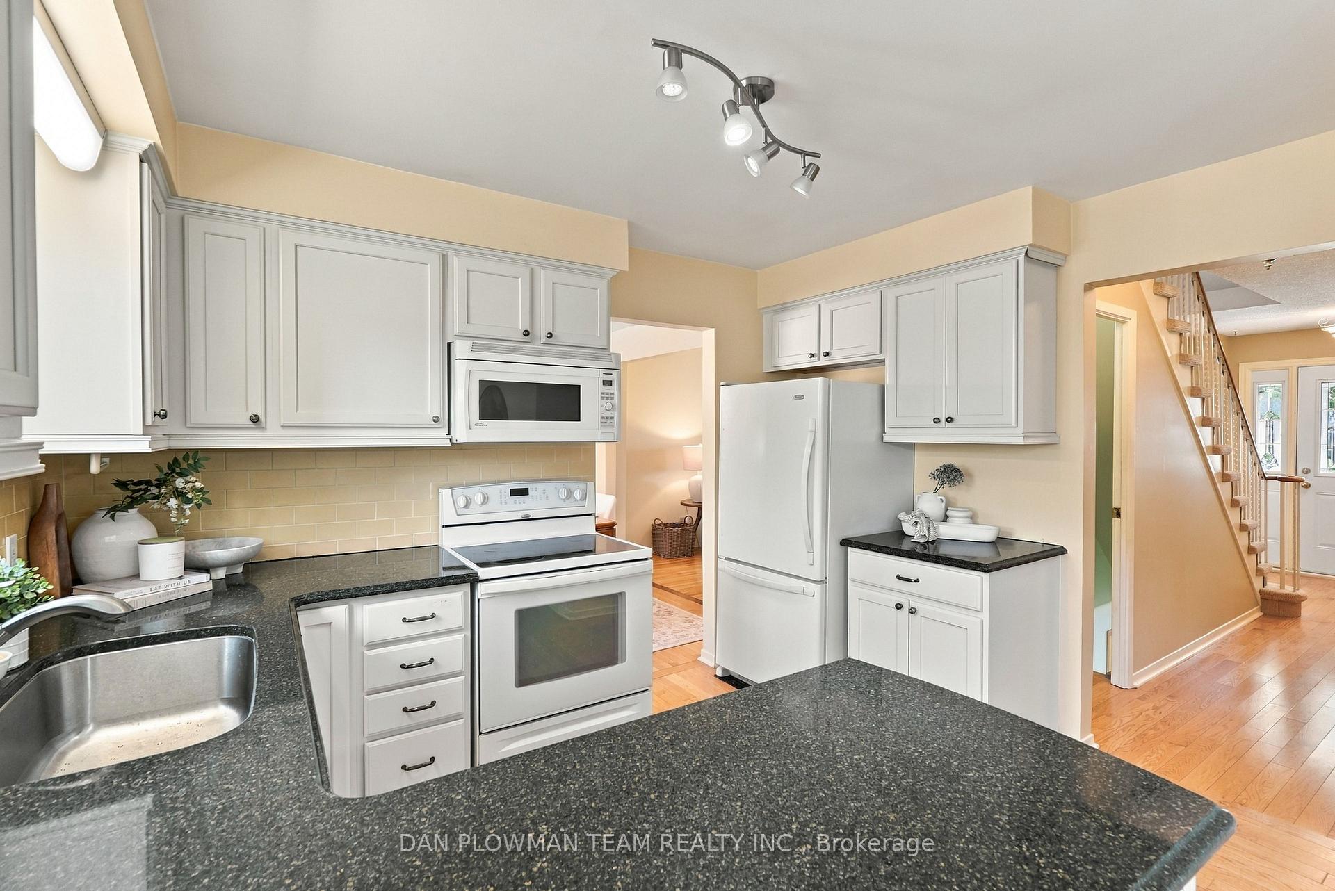 Photo 13 of 51 Rosalynne Avenue, Clarington, Bowmanville — HOMEH