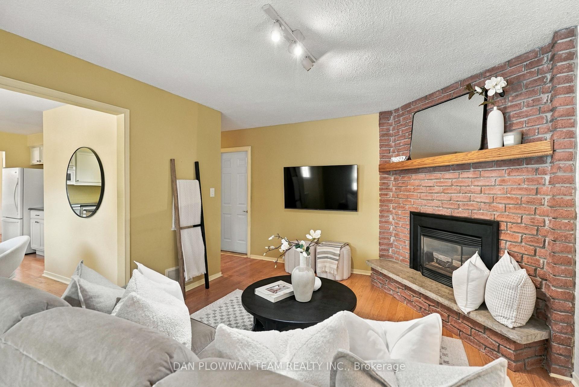 Photo 18 of 51 Rosalynne Avenue, Clarington, Bowmanville — HOMEH