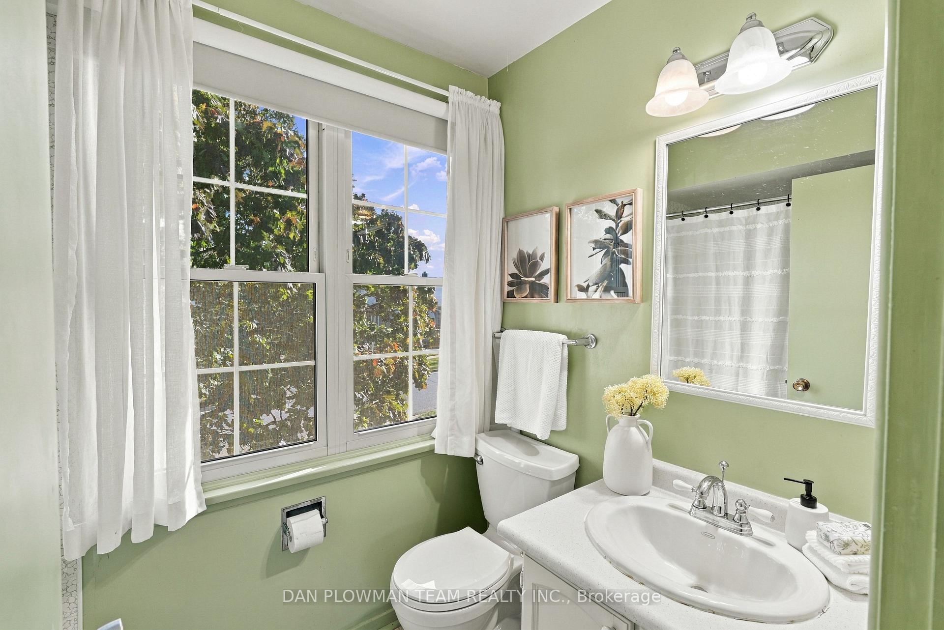 Photo 23 of 51 Rosalynne Avenue, Clarington, Bowmanville — HOMEH