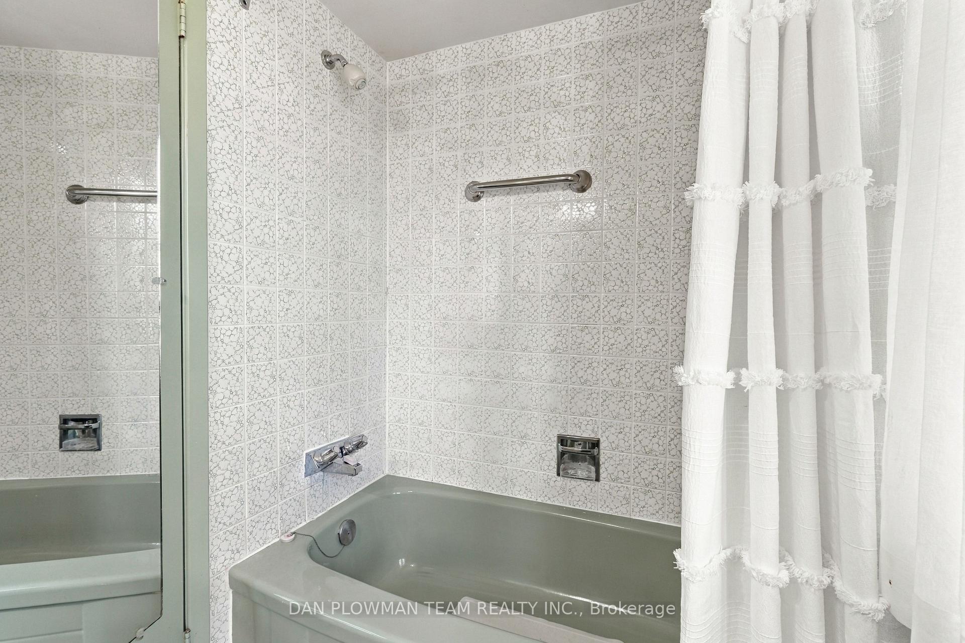 Photo 24 of 51 Rosalynne Avenue, Clarington, Bowmanville — HOMEH