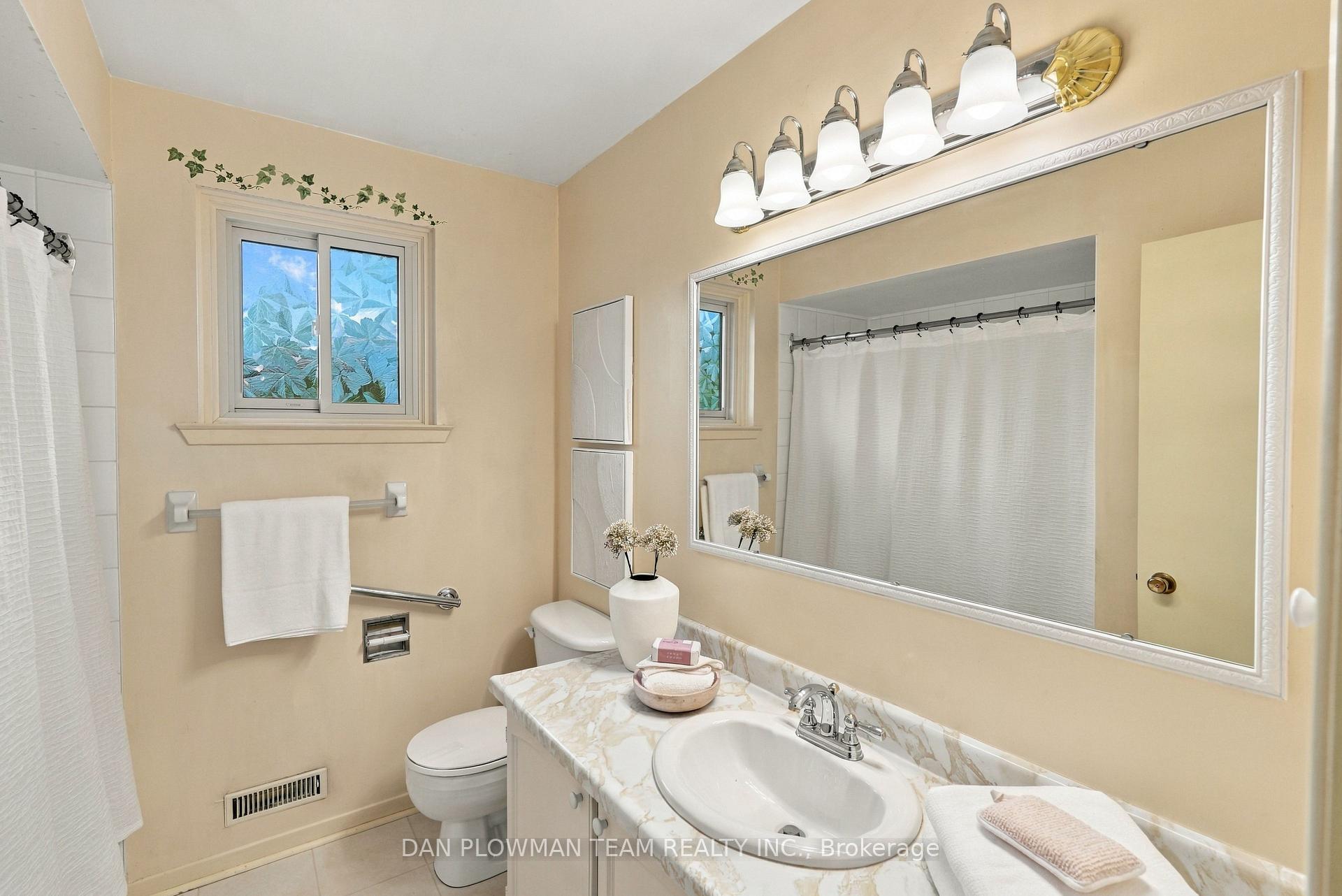 Photo 31 of 51 Rosalynne Avenue, Clarington, Bowmanville — HOMEH