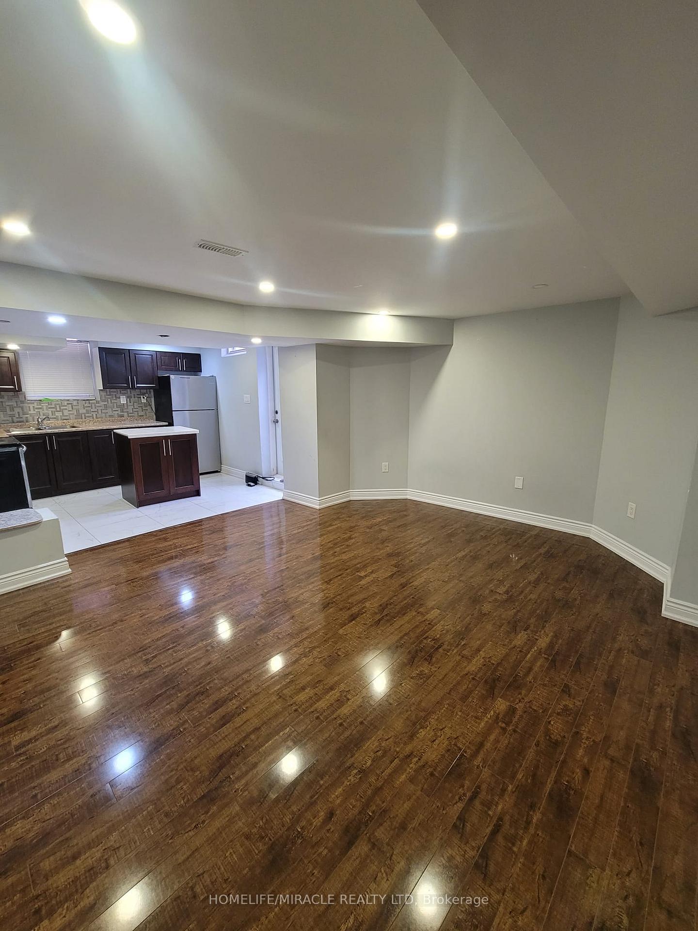 Photo 5 of 25 Browley Drive, Brampton, Fletcher's Meadow — HOMEH