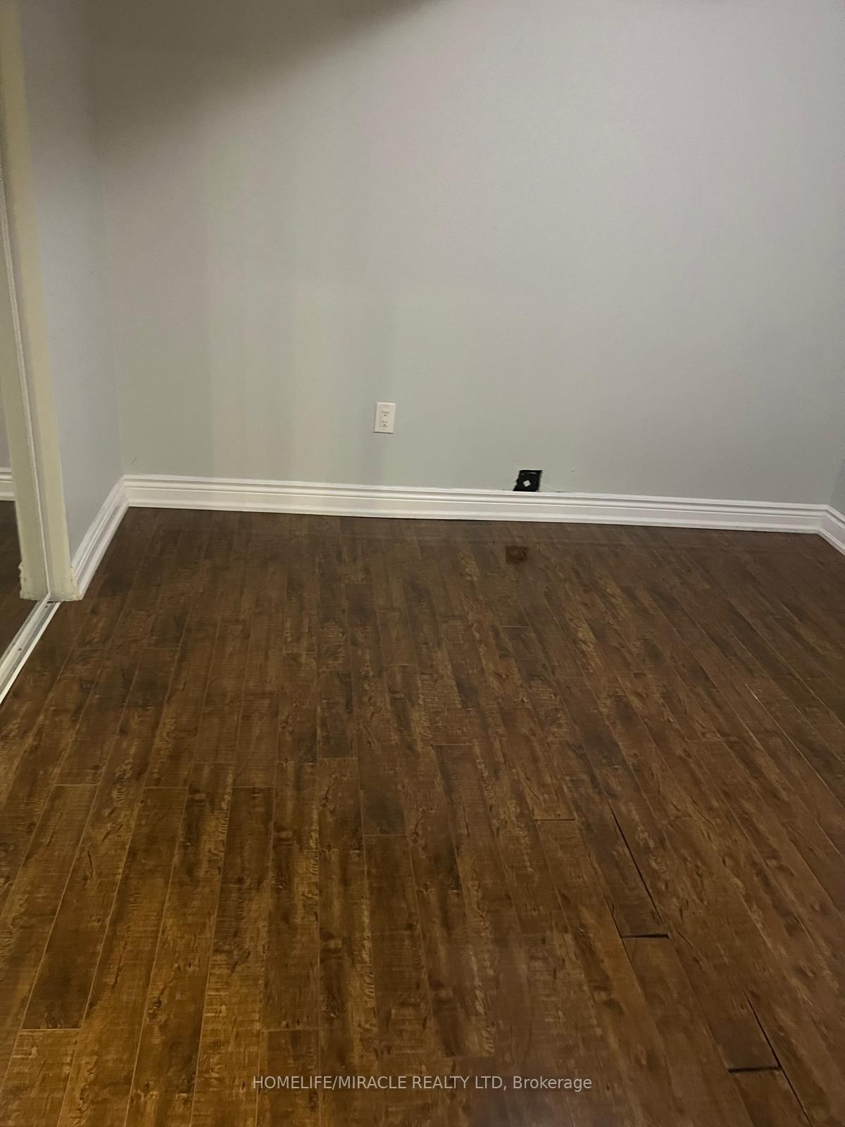 Photo 8 of 25 Browley Drive, Brampton, Fletcher's Meadow — HOMEH