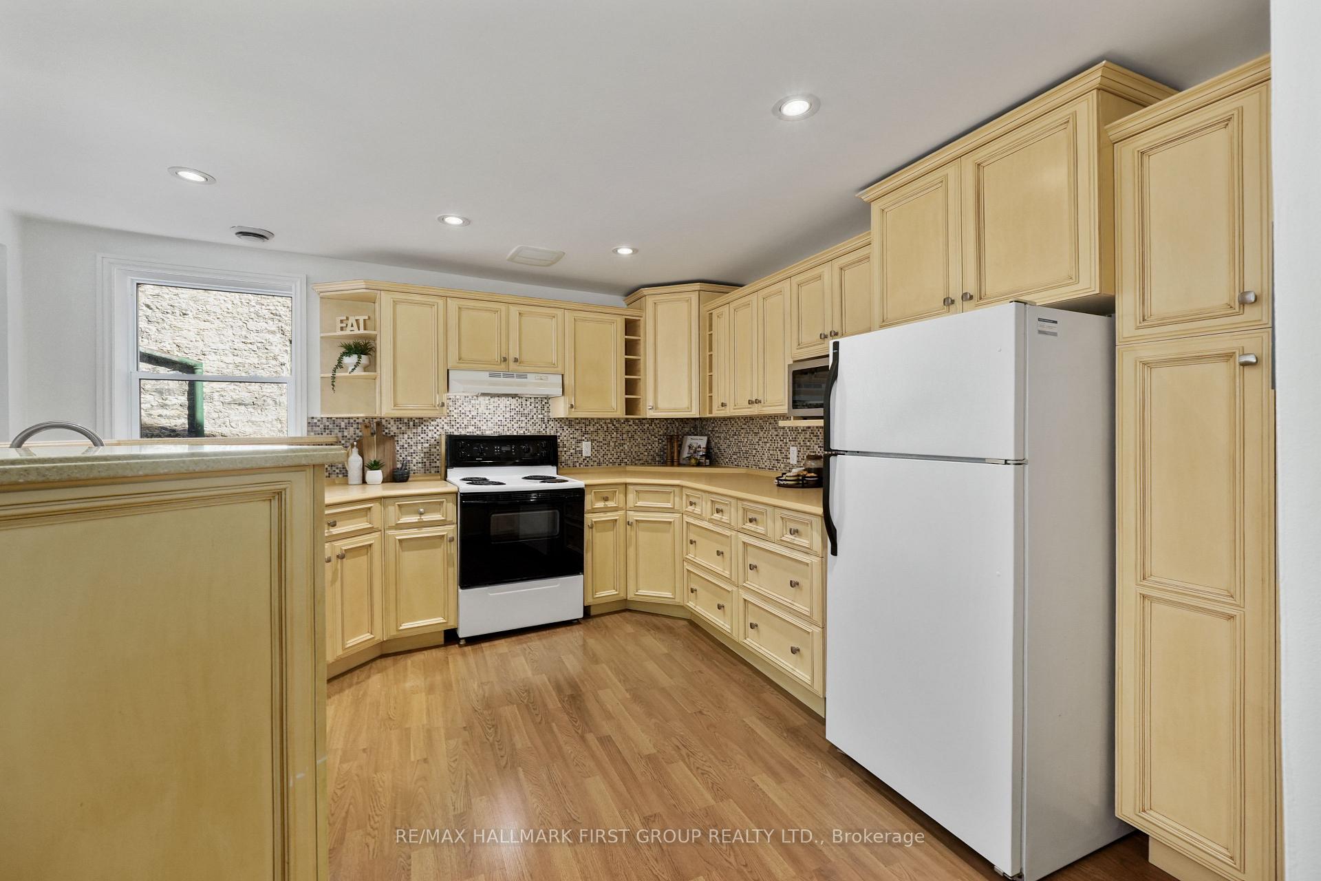 Photo 18 of Unit 202, 19 King Street W, Cobourg — HOMEH