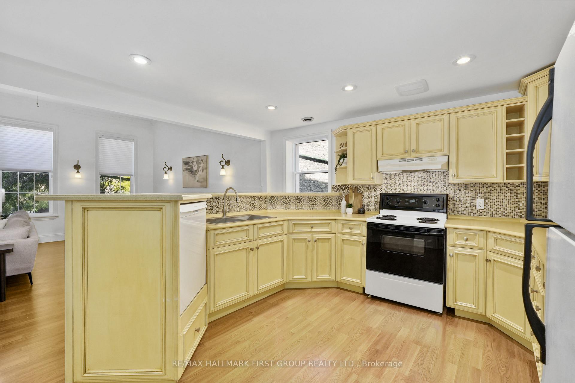 Photo 19 of Unit 202, 19 King Street W, Cobourg — HOMEH