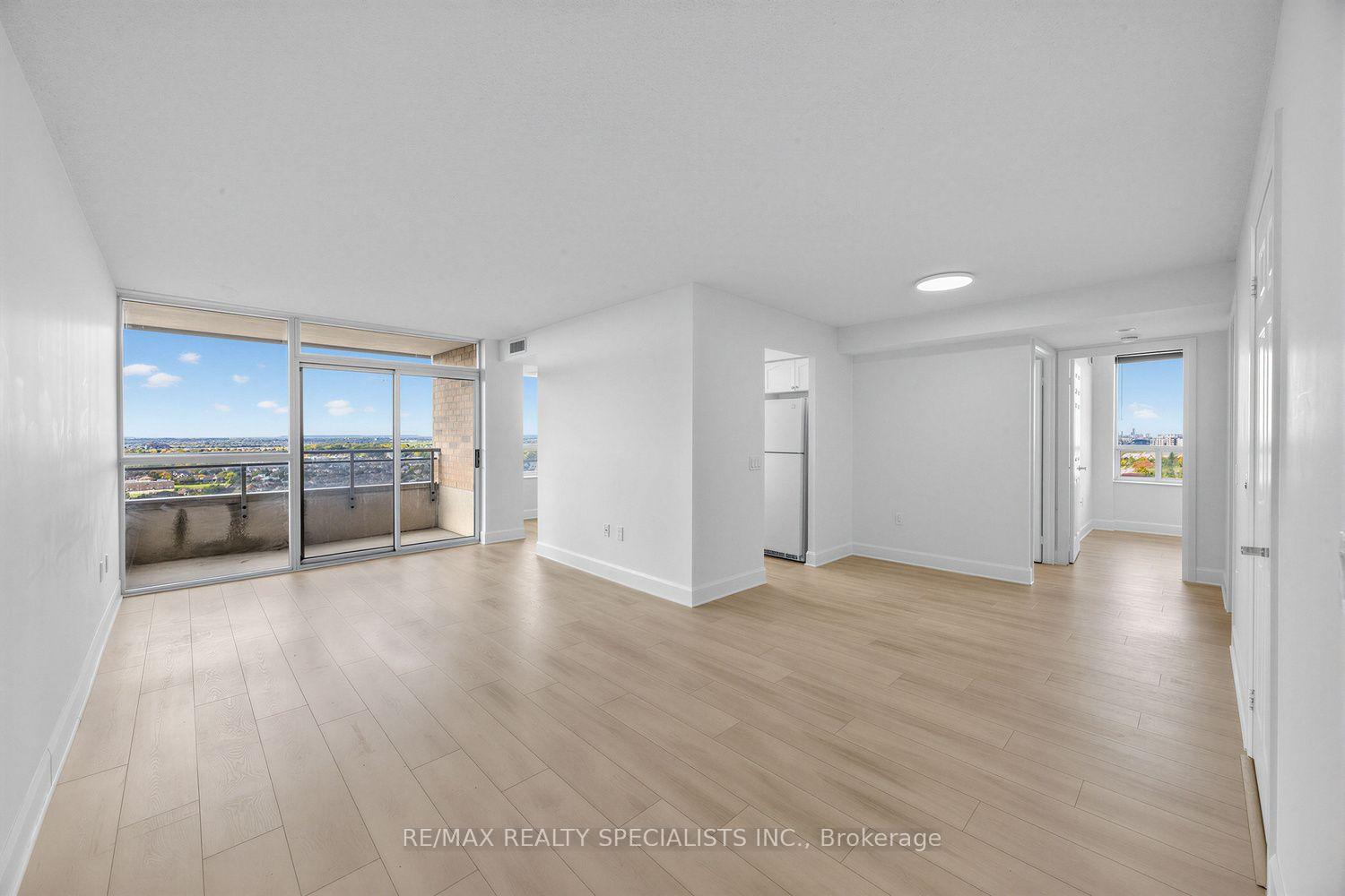 Photo 3 of Unit 2011, 55 Strathaven Drive W, Mississauga, Hurontario — HOMEH