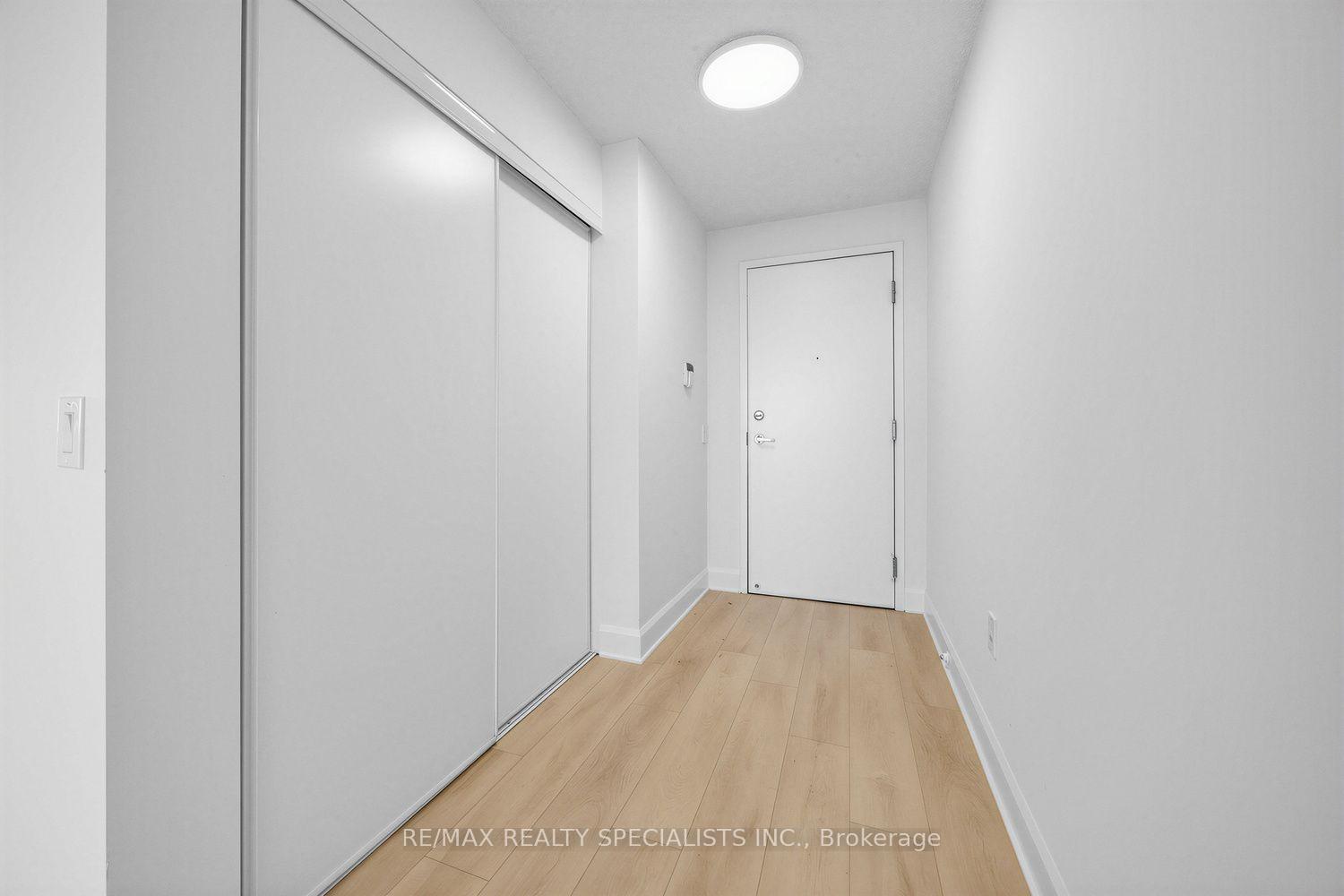 Photo 8 of Unit 2011, 55 Strathaven Drive W, Mississauga, Hurontario — HOMEH