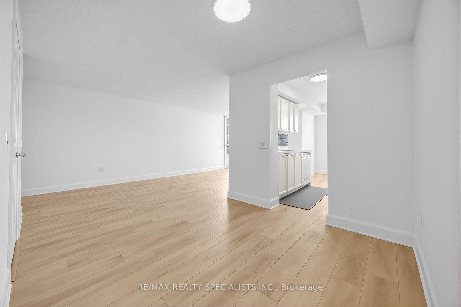 Photo 10 of Unit 2011, 55 Strathaven Drive W, Mississauga, Hurontario — HOMEH