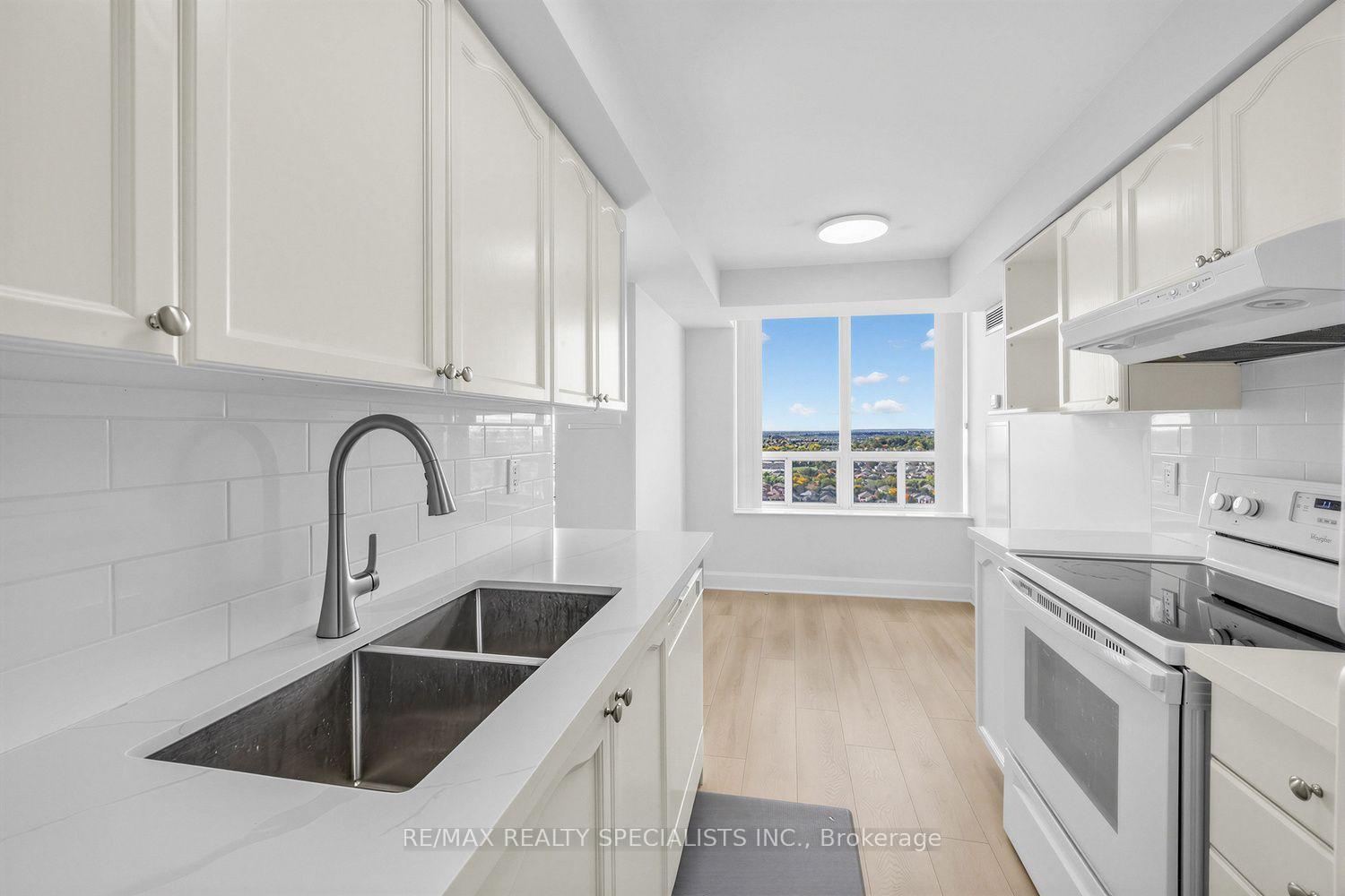 Photo 11 of Unit 2011, 55 Strathaven Drive W, Mississauga, Hurontario — HOMEH