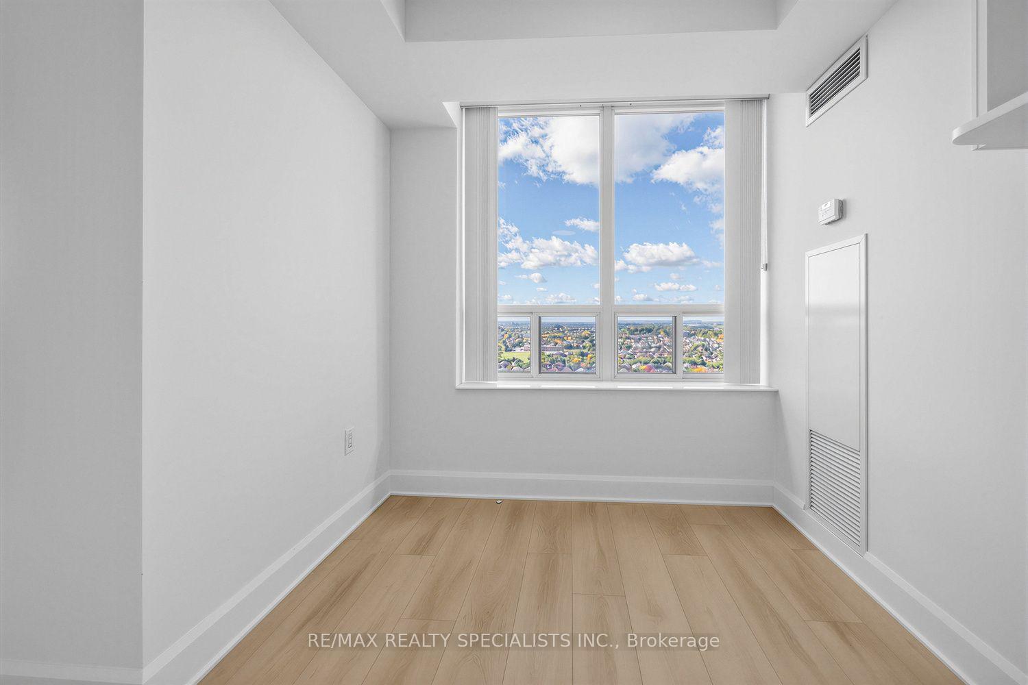 Photo 13 of Unit 2011, 55 Strathaven Drive W, Mississauga, Hurontario — HOMEH
