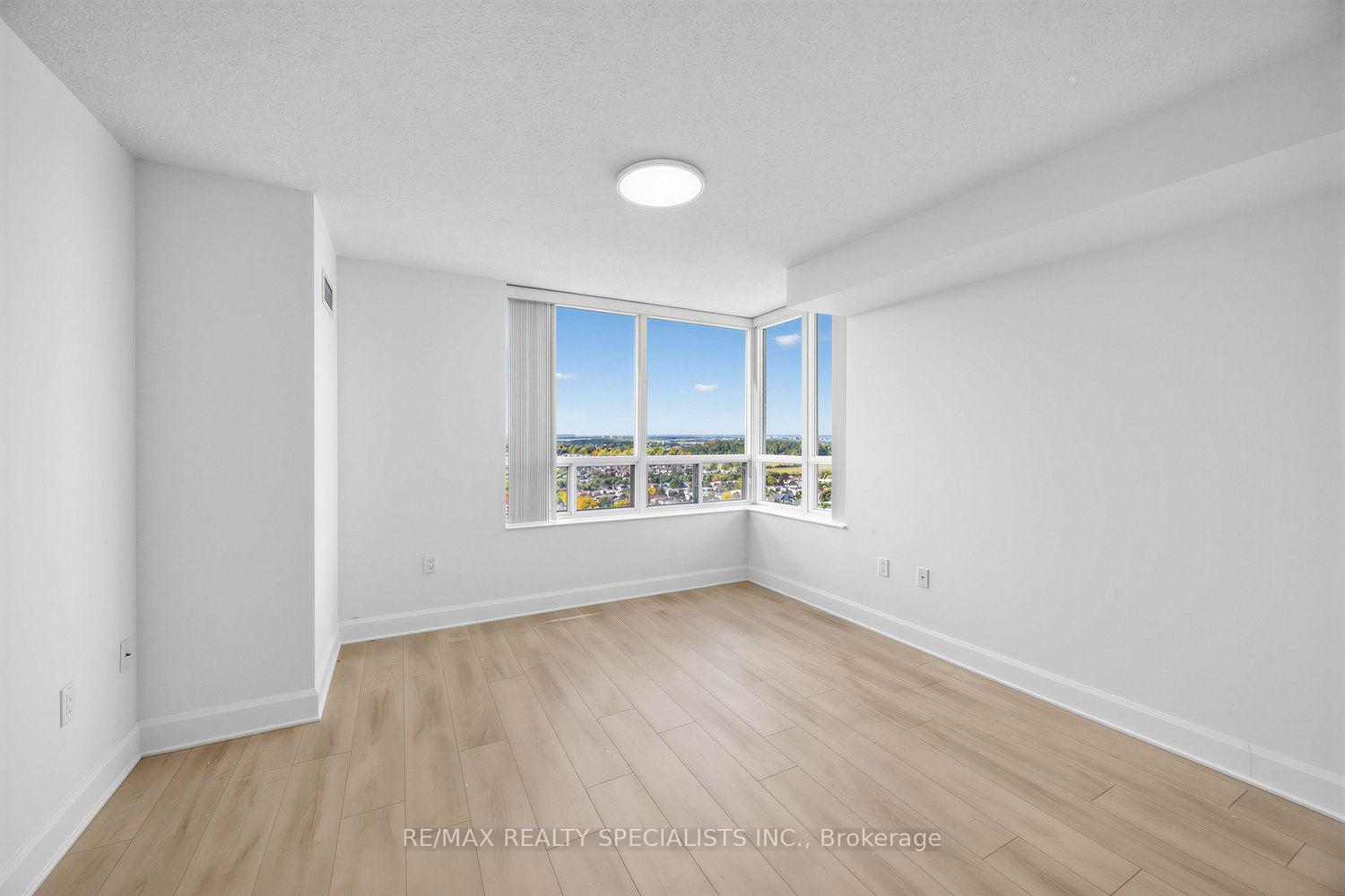 Photo 19 of Unit 2011, 55 Strathaven Drive W, Mississauga, Hurontario — HOMEH