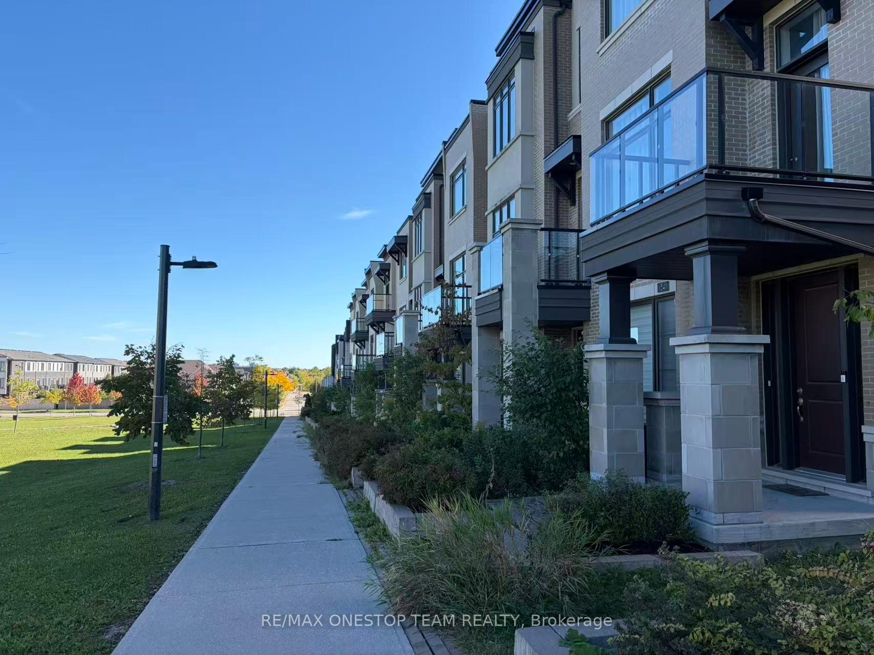 Photo 3 of 34 Heriot Place, Vaughan, Patterson — HOMEH