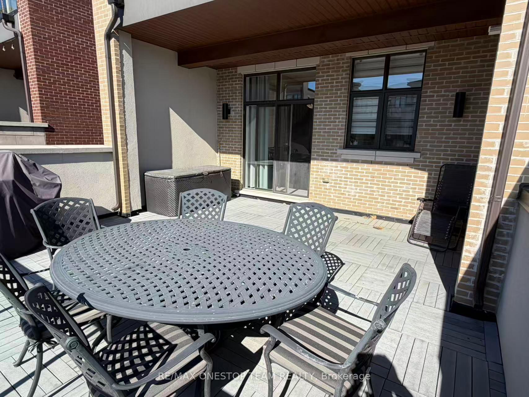 Photo 12 of 34 Heriot Place, Vaughan, Patterson — HOMEH