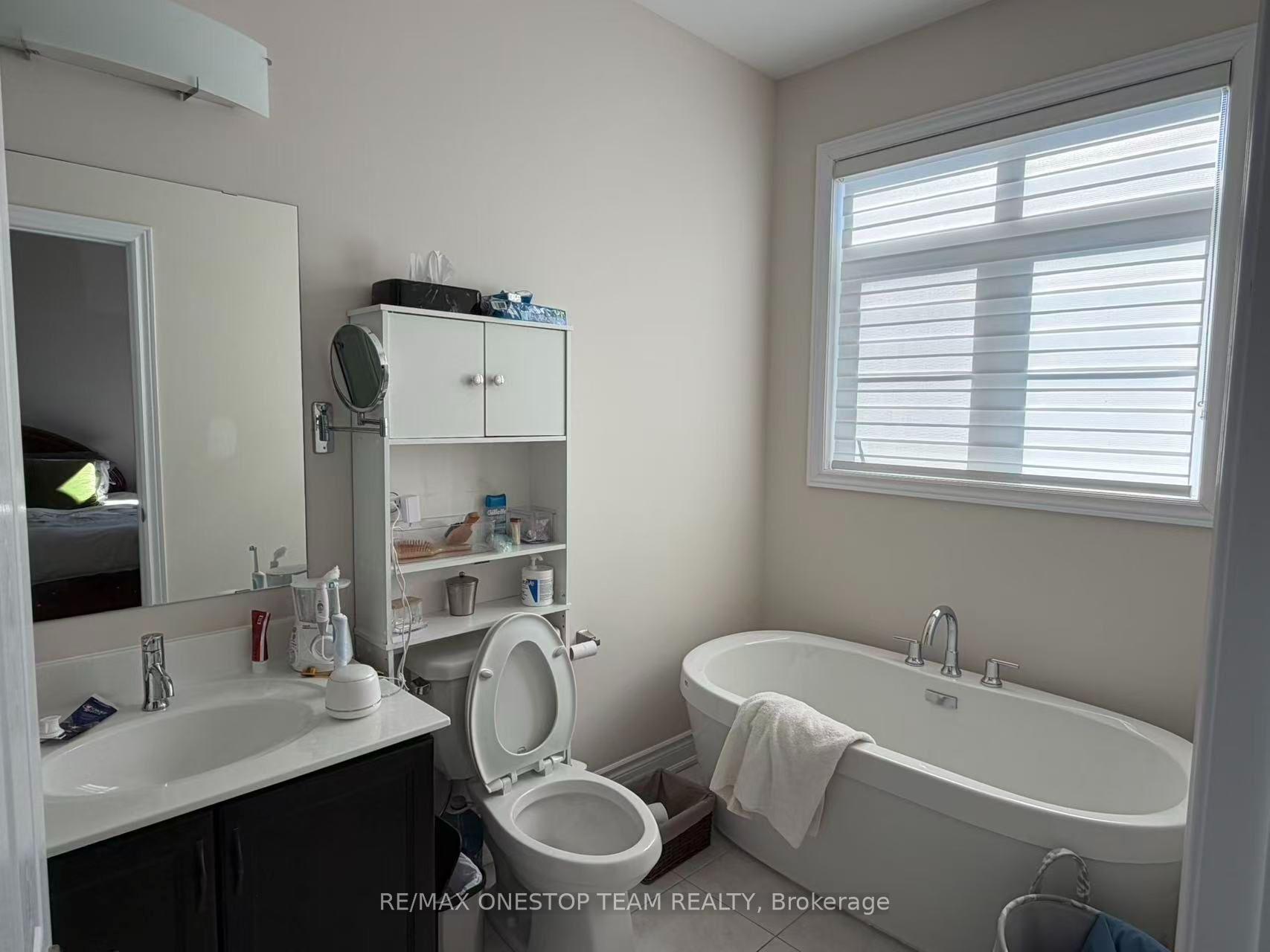 Photo 20 of 34 Heriot Place, Vaughan, Patterson — HOMEH