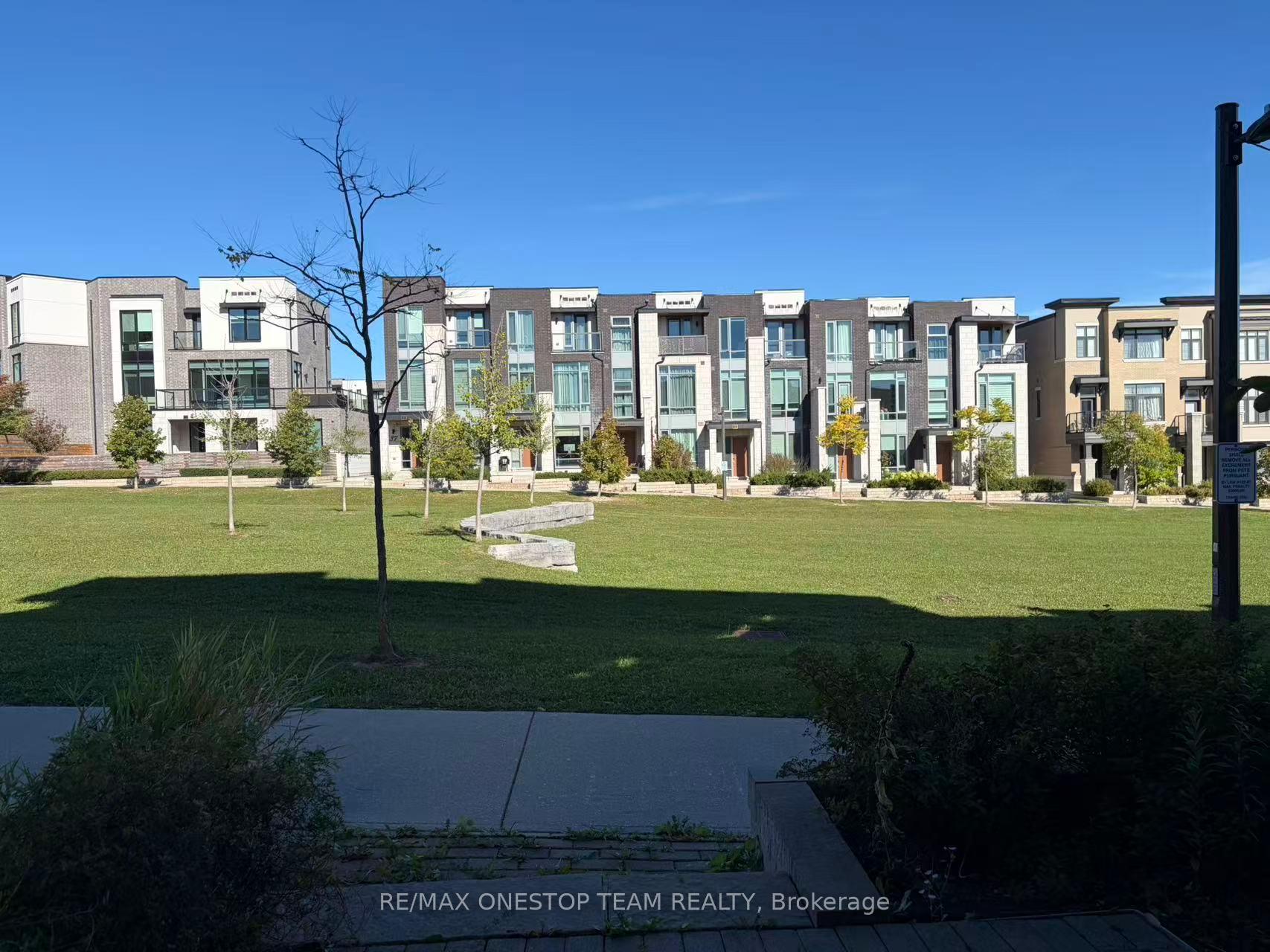 Photo 32 of 34 Heriot Place, Vaughan, Patterson — HOMEH