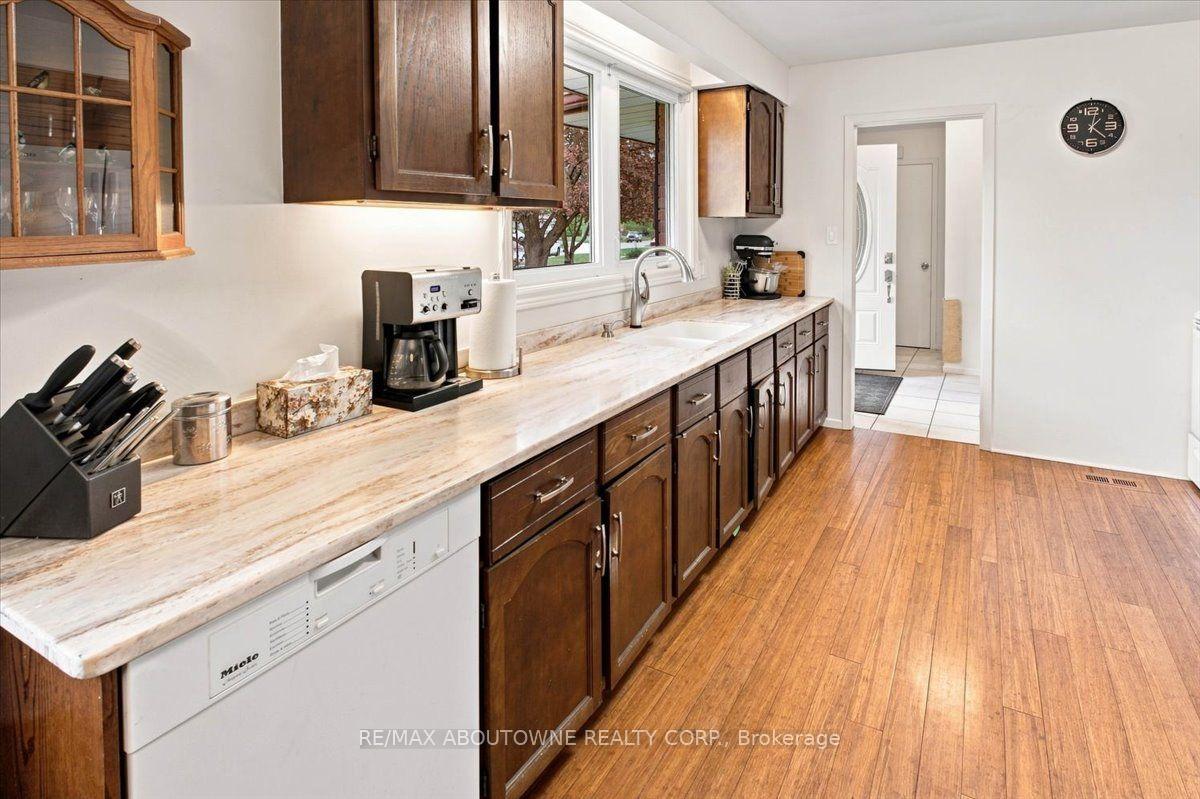 Photo 5 of 943 Mayfair Crescent, Kingston, South of Taylor-Kidd Blvd — HOMEH
