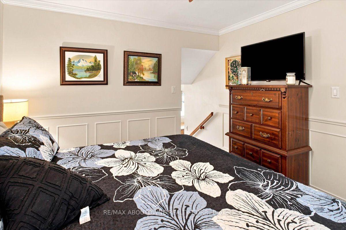 Photo 8 of 943 Mayfair Crescent, Kingston, South of Taylor-Kidd Blvd — HOMEH