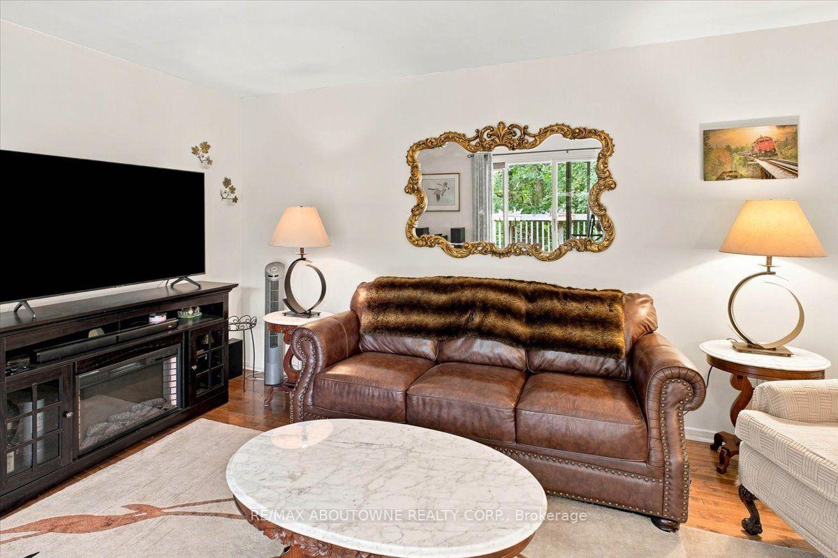 Photo 10 of 943 Mayfair Crescent, Kingston, South of Taylor-Kidd Blvd — HOMEH