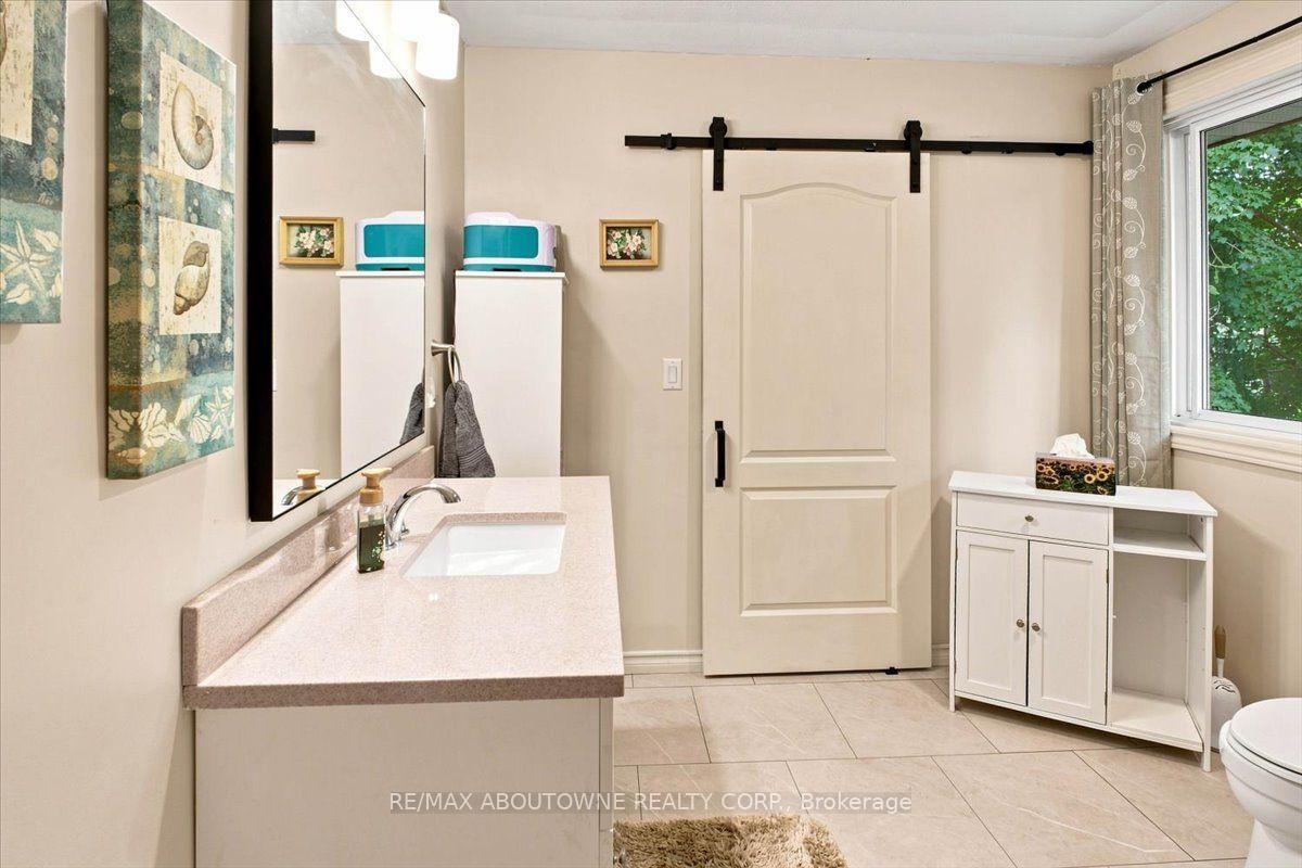 Photo 12 of 943 Mayfair Crescent, Kingston, South of Taylor-Kidd Blvd — HOMEH