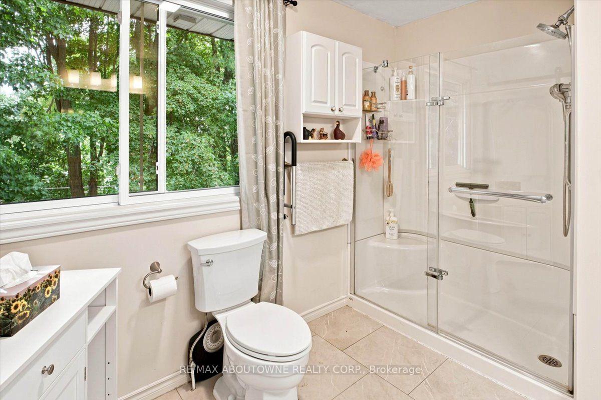 Photo 13 of 943 Mayfair Crescent, Kingston, South of Taylor-Kidd Blvd — HOMEH