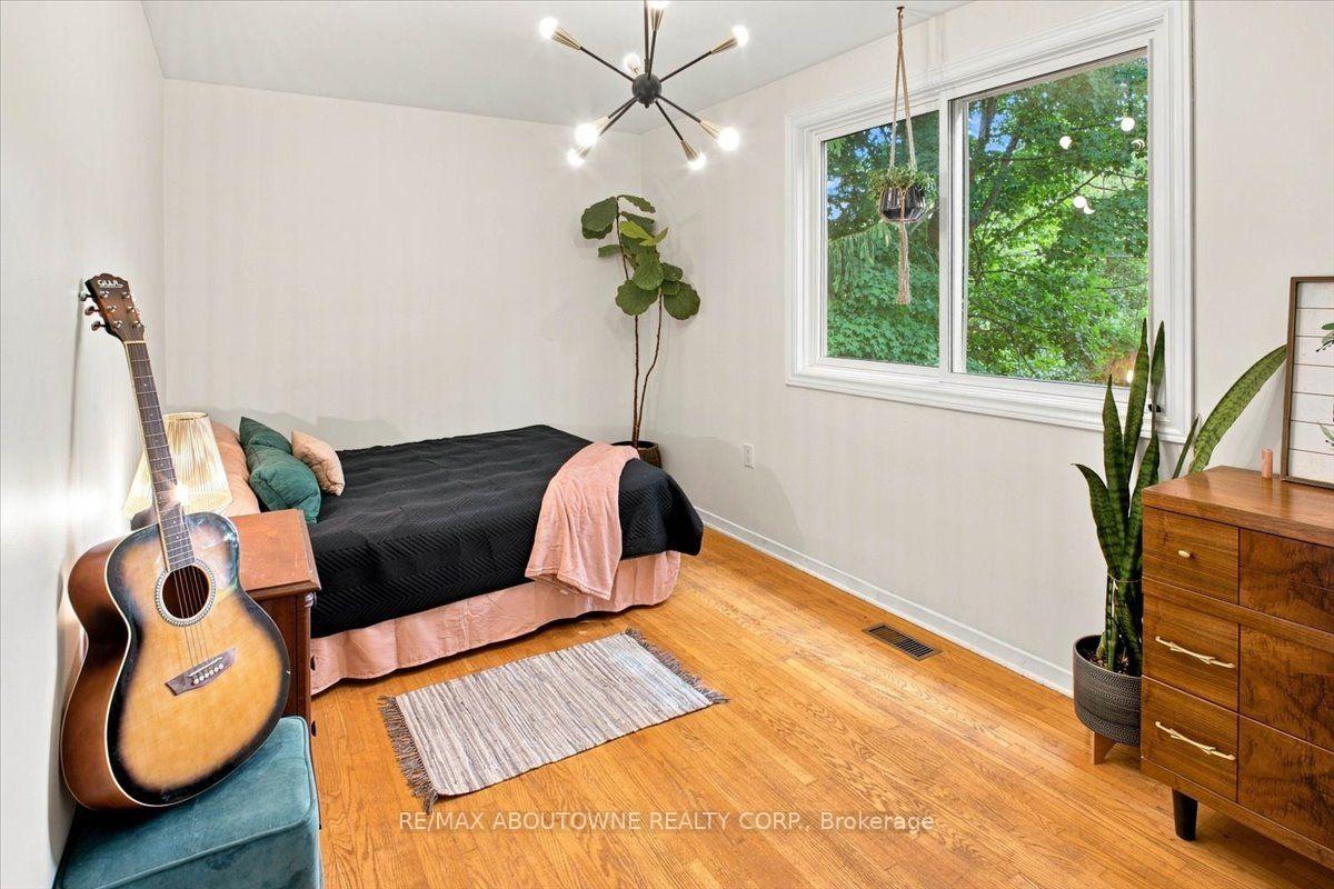 Photo 15 of 943 Mayfair Crescent, Kingston, South of Taylor-Kidd Blvd — HOMEH