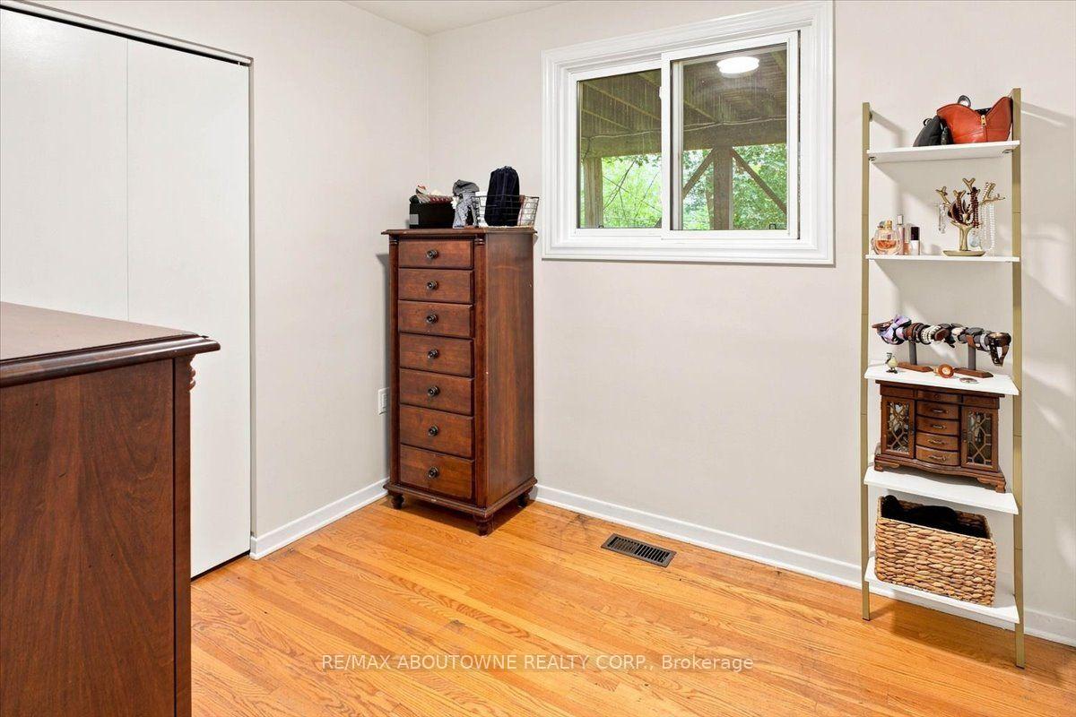Photo 16 of 943 Mayfair Crescent, Kingston, South of Taylor-Kidd Blvd — HOMEH