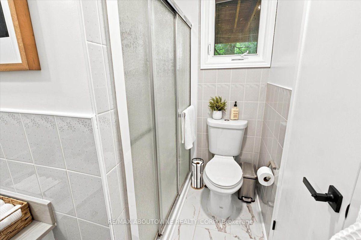 Photo 18 of 943 Mayfair Crescent, Kingston, South of Taylor-Kidd Blvd — HOMEH