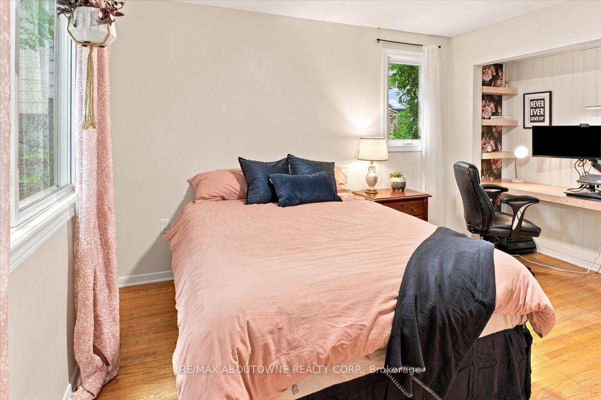Photo 19 of 943 Mayfair Crescent, Kingston, South of Taylor-Kidd Blvd — HOMEH