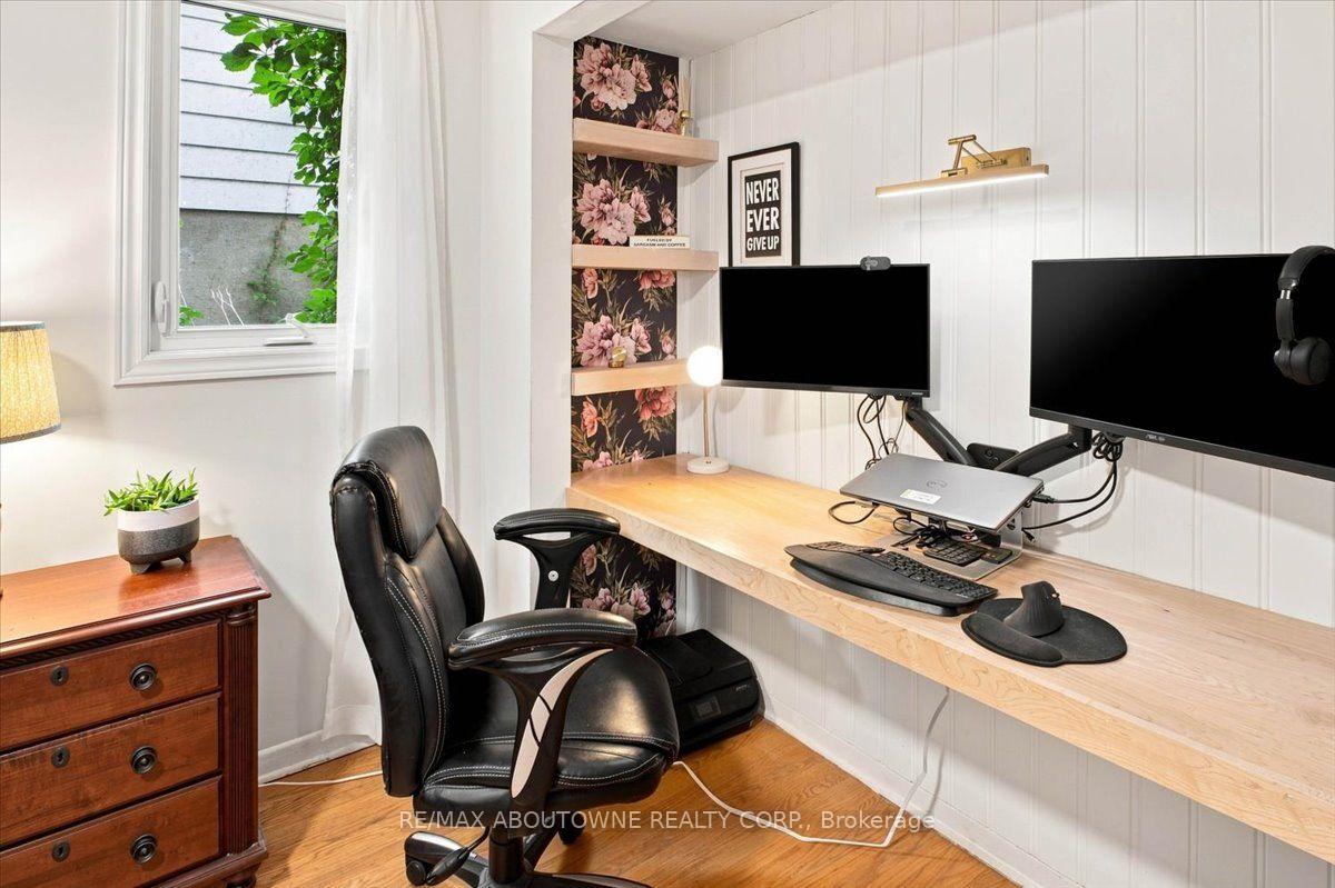 Photo 20 of 943 Mayfair Crescent, Kingston, South of Taylor-Kidd Blvd — HOMEH