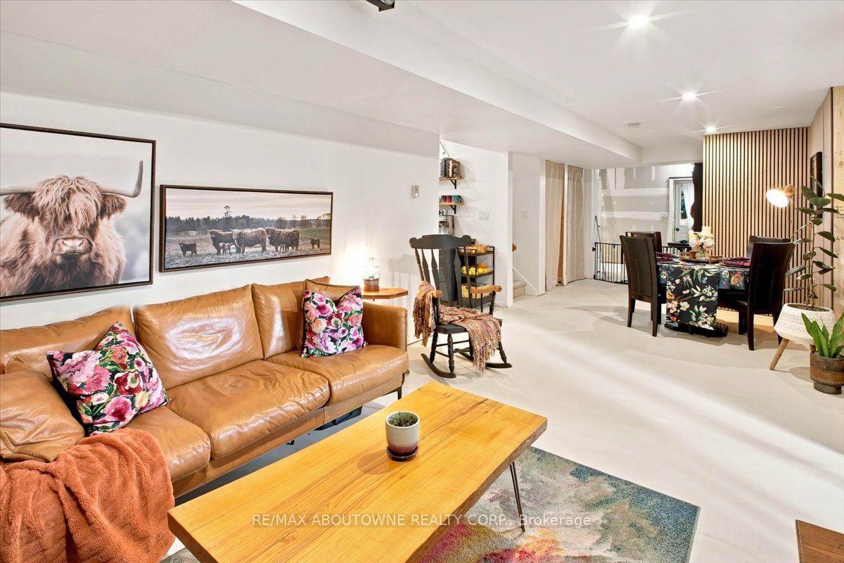 Photo 22 of 943 Mayfair Crescent, Kingston, South of Taylor-Kidd Blvd — HOMEH