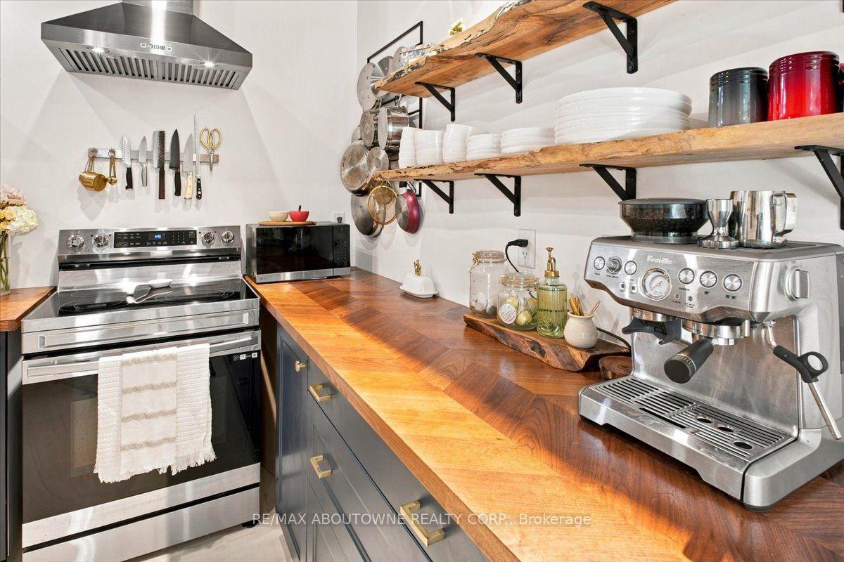 Photo 25 of 943 Mayfair Crescent, Kingston, South of Taylor-Kidd Blvd — HOMEH